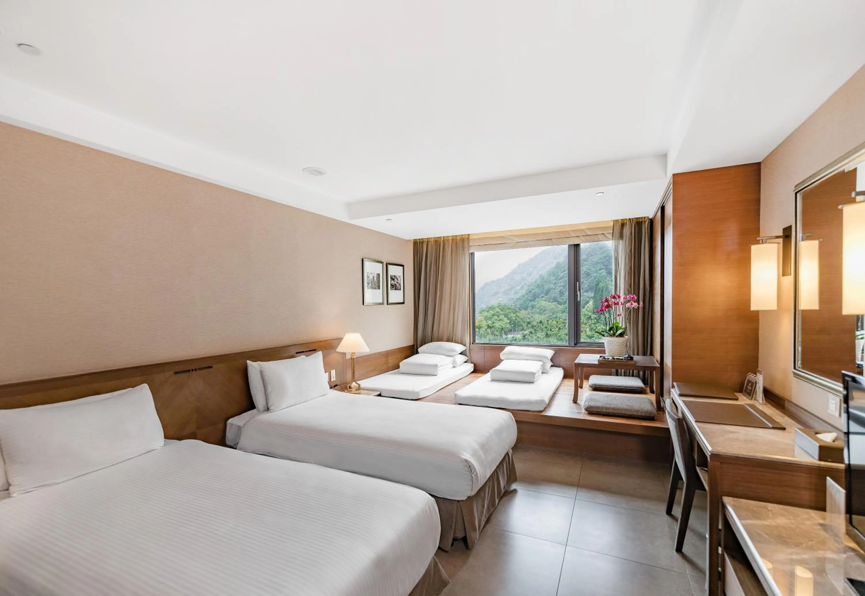 Photo of the whole room, Bed in Great Roots Forestry Spa Resort