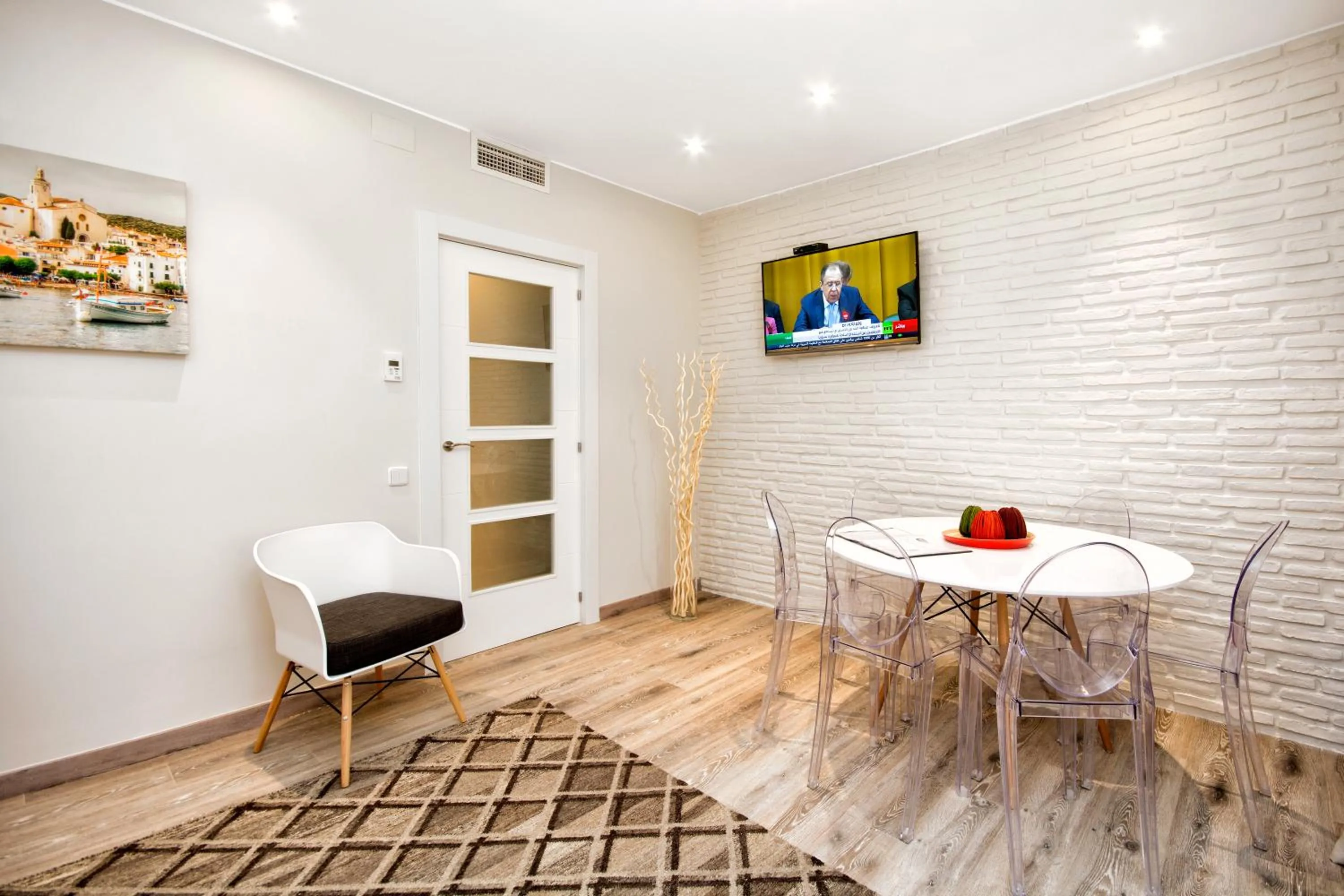 Living room in Eixample Building Apartments by Mercedes Heritage
