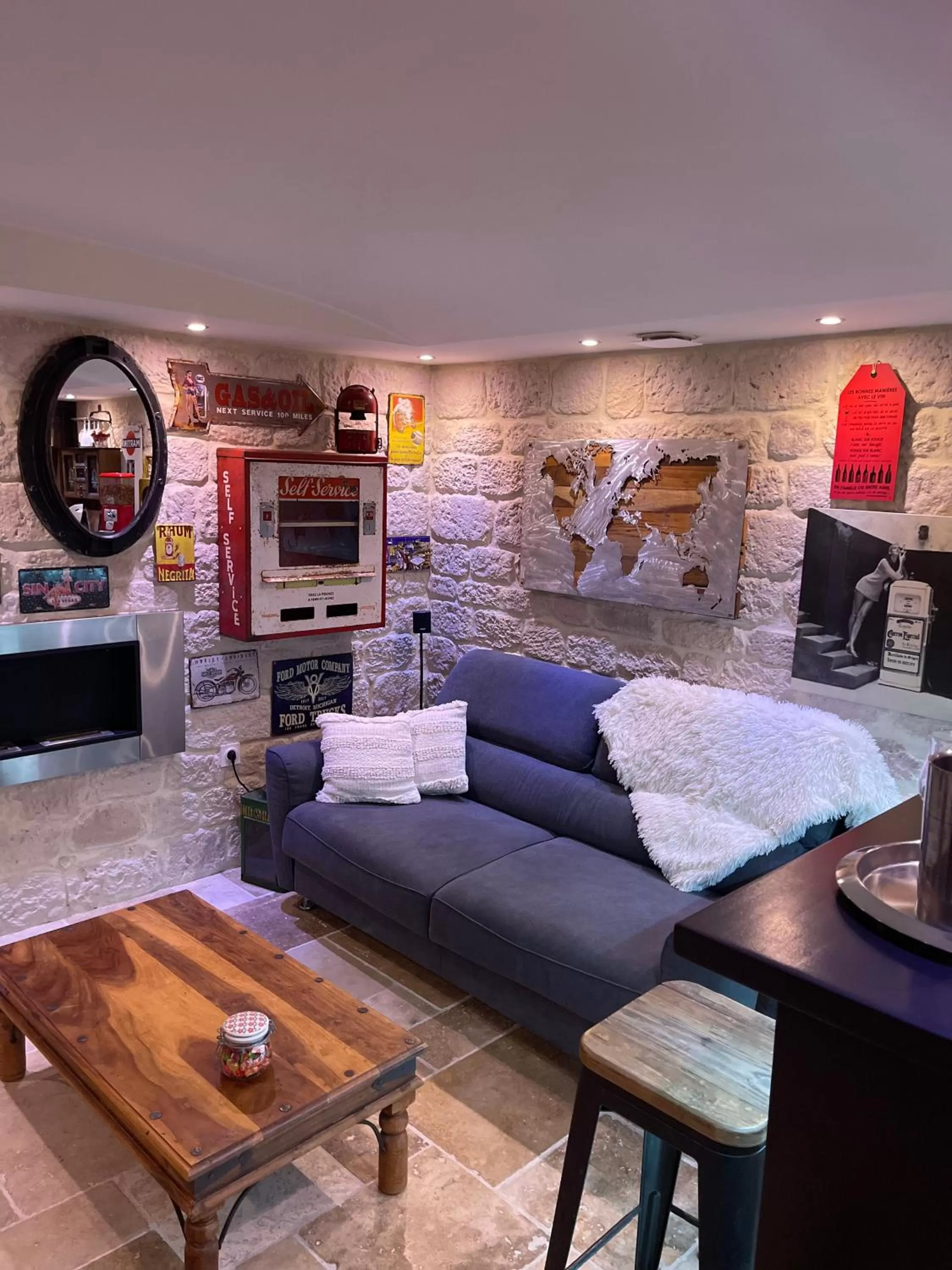 TV and multimedia, Seating Area in SUITE 785 Chambre d hôtes Jacuzzi Cave indépendante