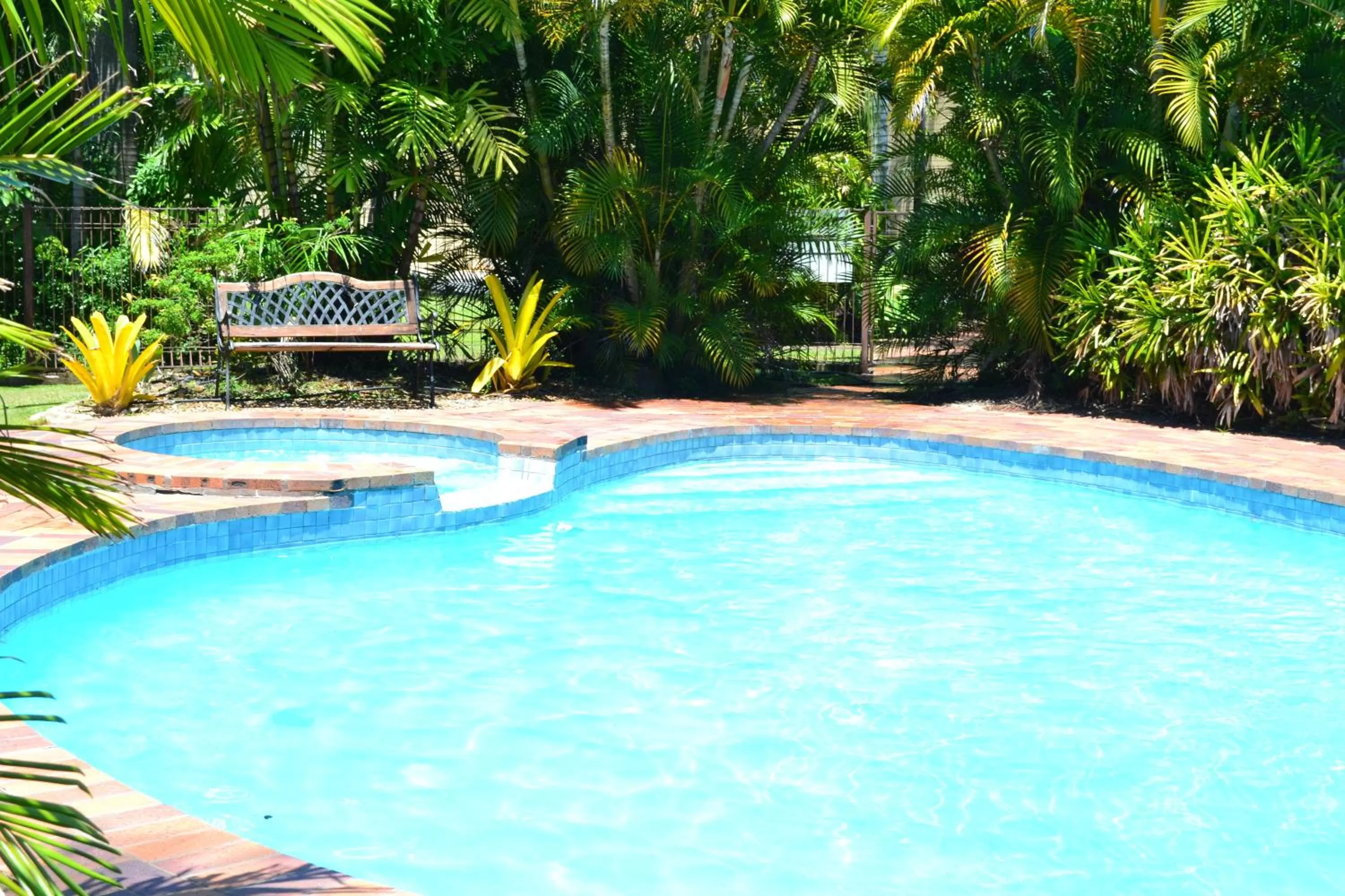 Swimming pool in Rockhampton Riverside Central Hotel Official