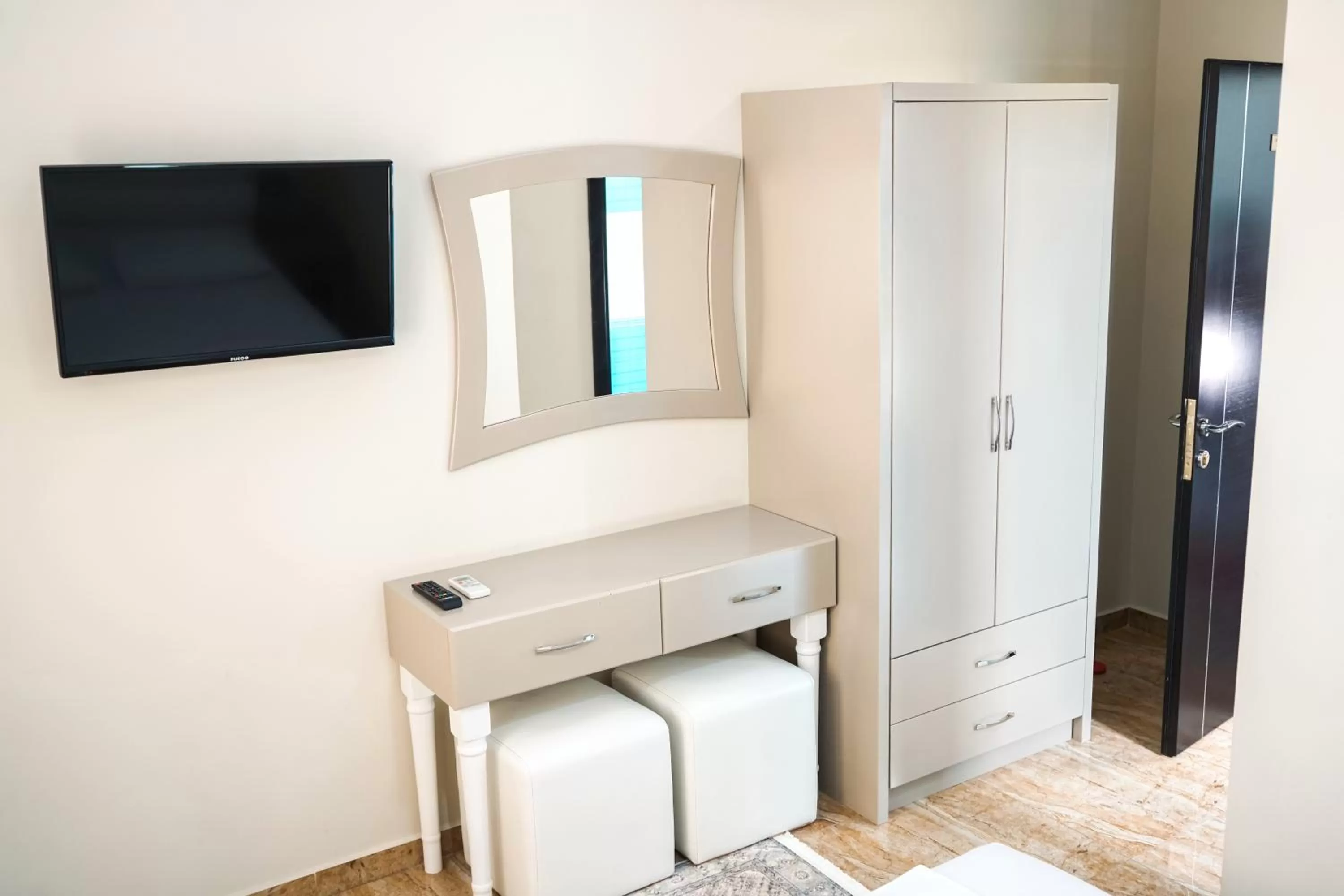 TV and multimedia, TV/Entertainment Center in Hotel Magic