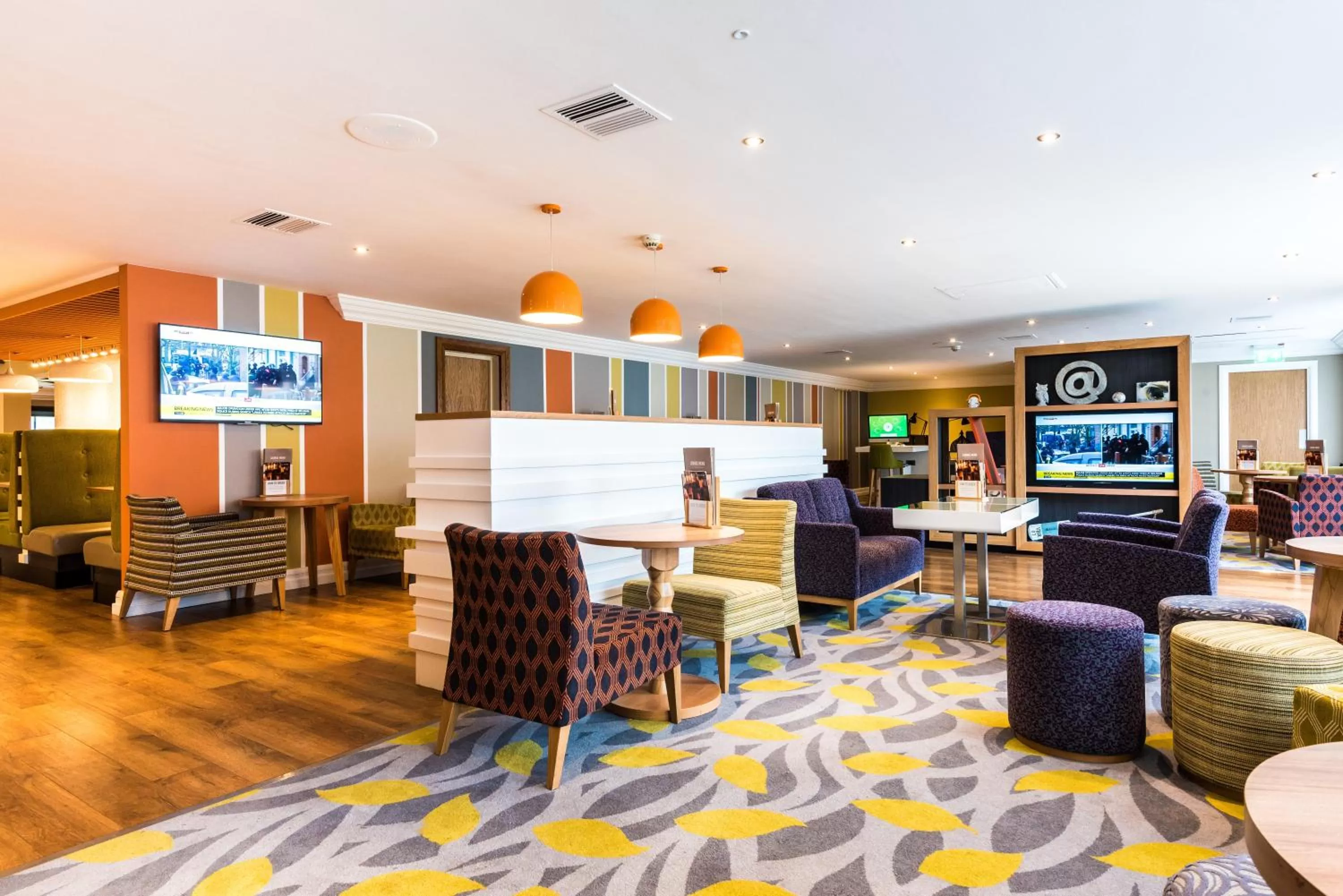 Lounge or bar in Holiday Inn Chester South by IHG