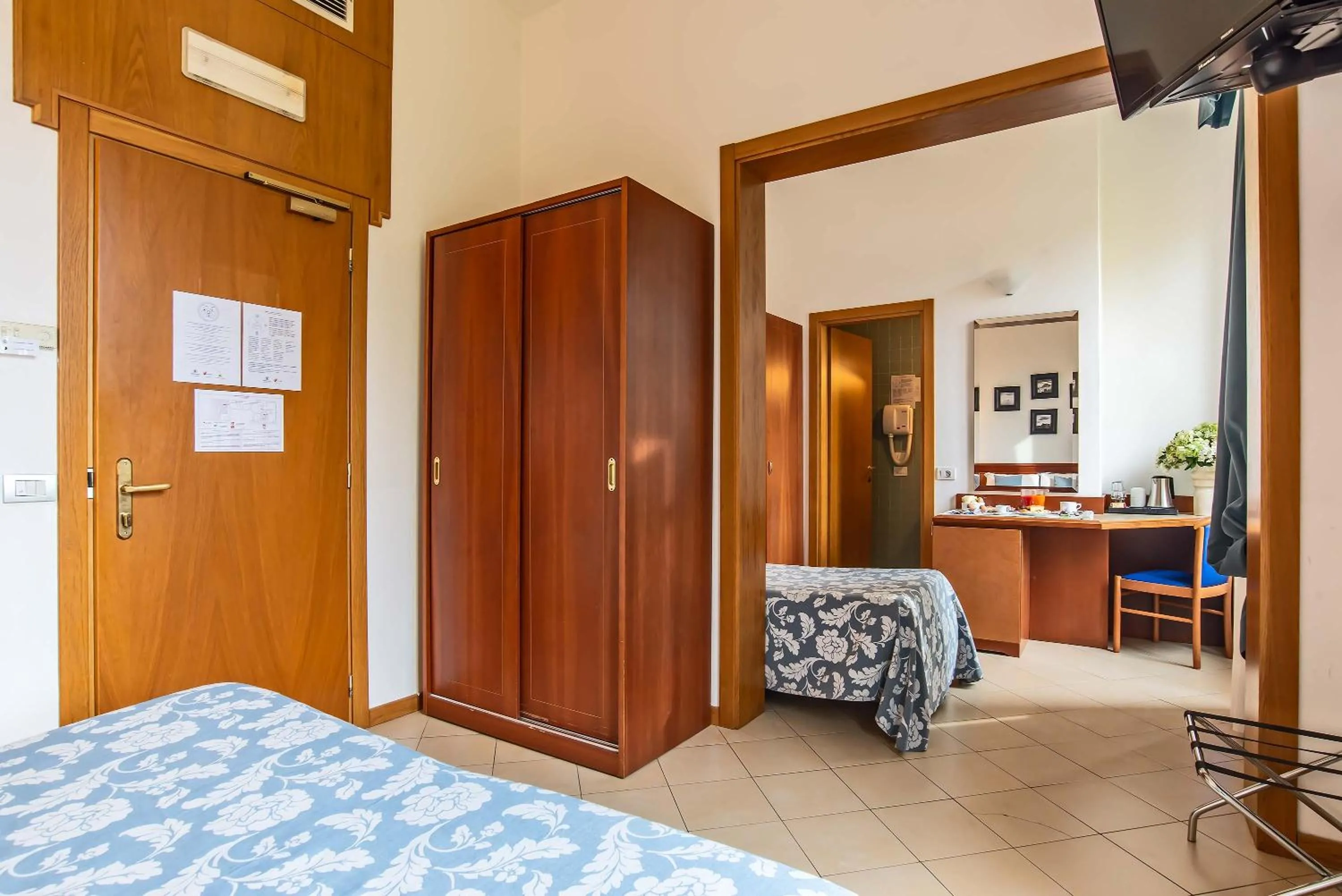 Photo of the whole room, Bed in Hotel Bonifacio