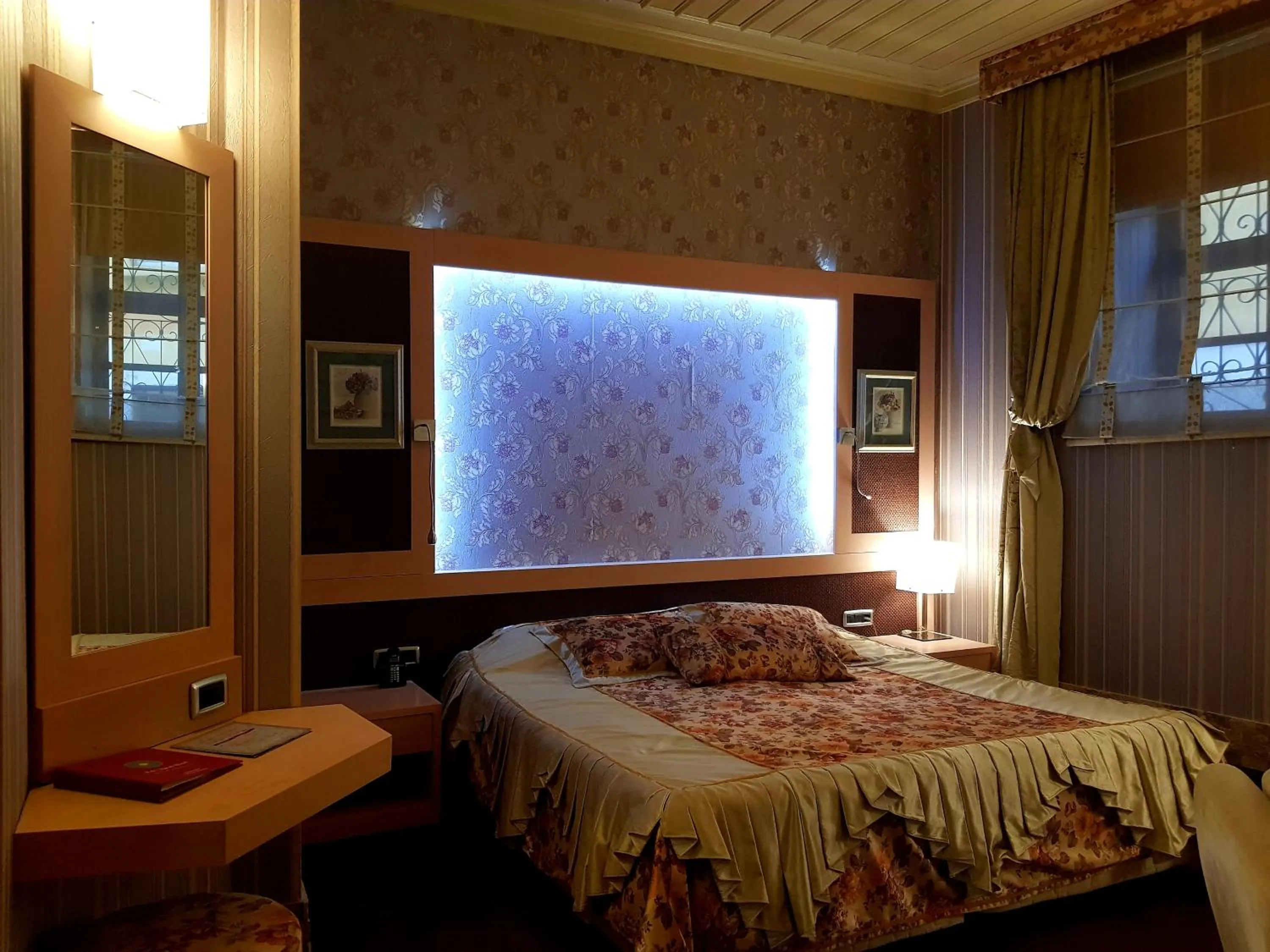 Photo of the whole room, Bed in Eski Masal Hotel - Special Class