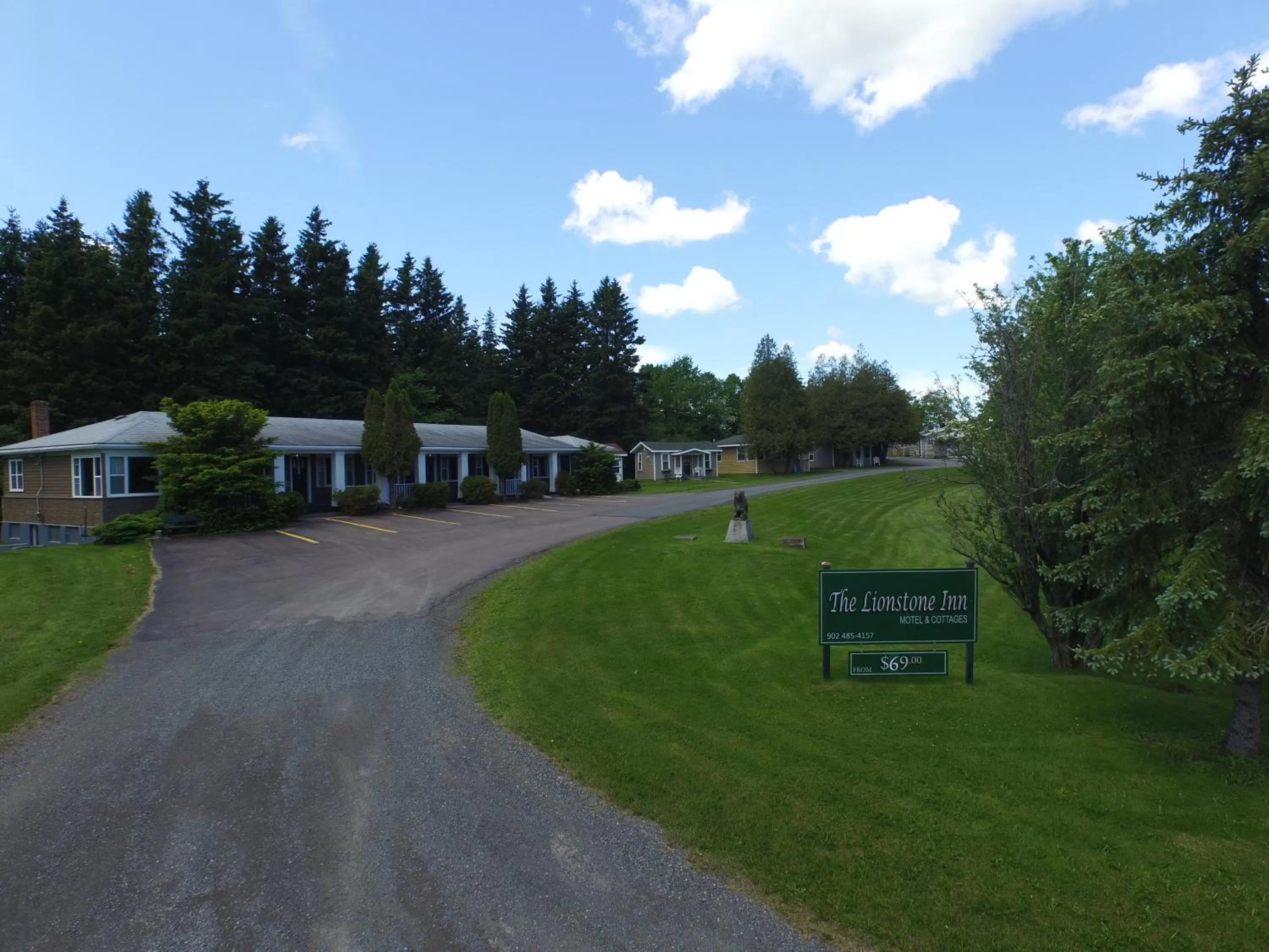 The Lionstone Inn Motel and Cottages