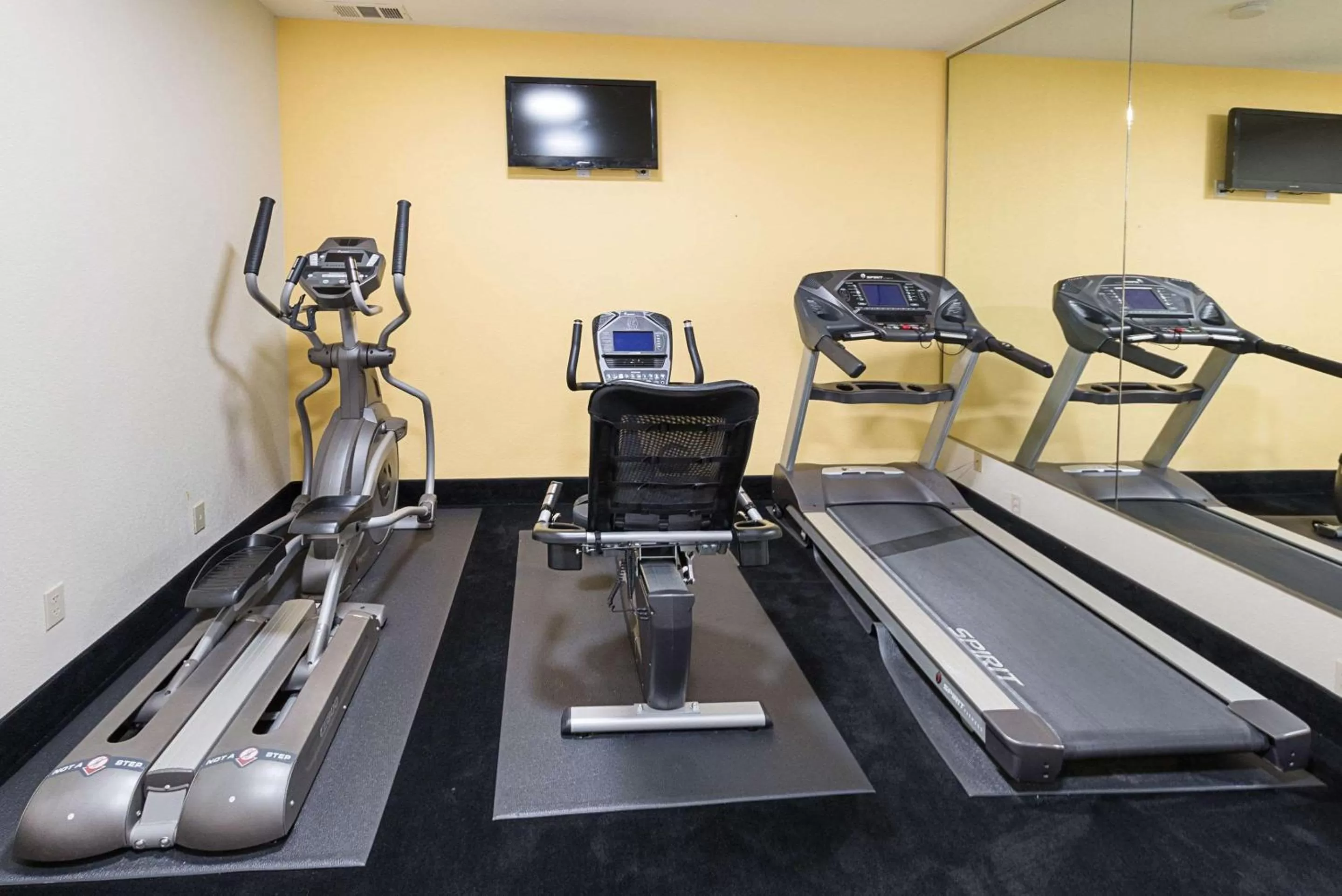 Fitness centre/facilities in Quality Suites Temple I-35