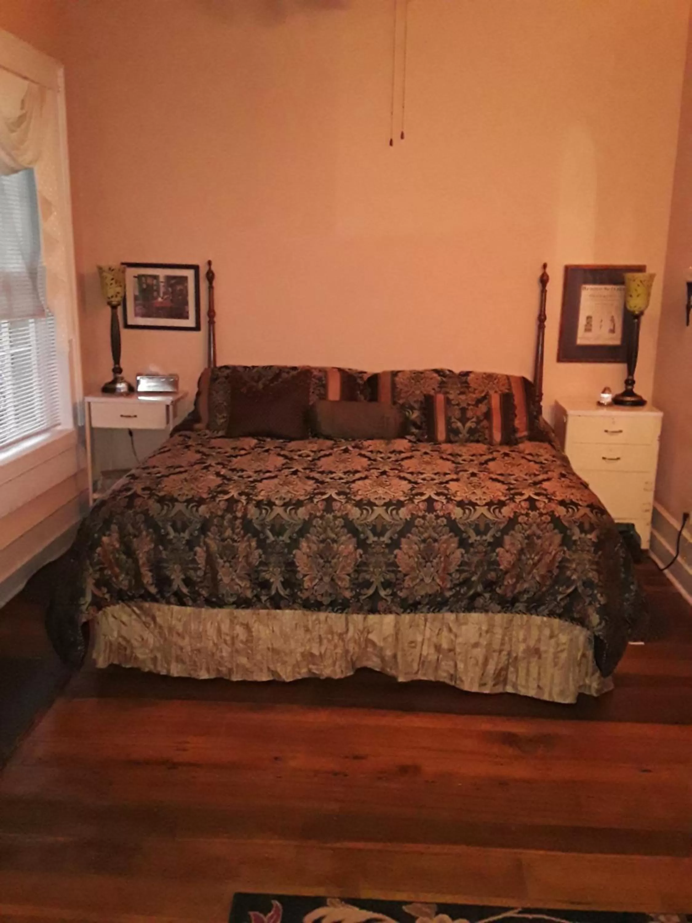 Bedroom, Bed in Hall Place B&B