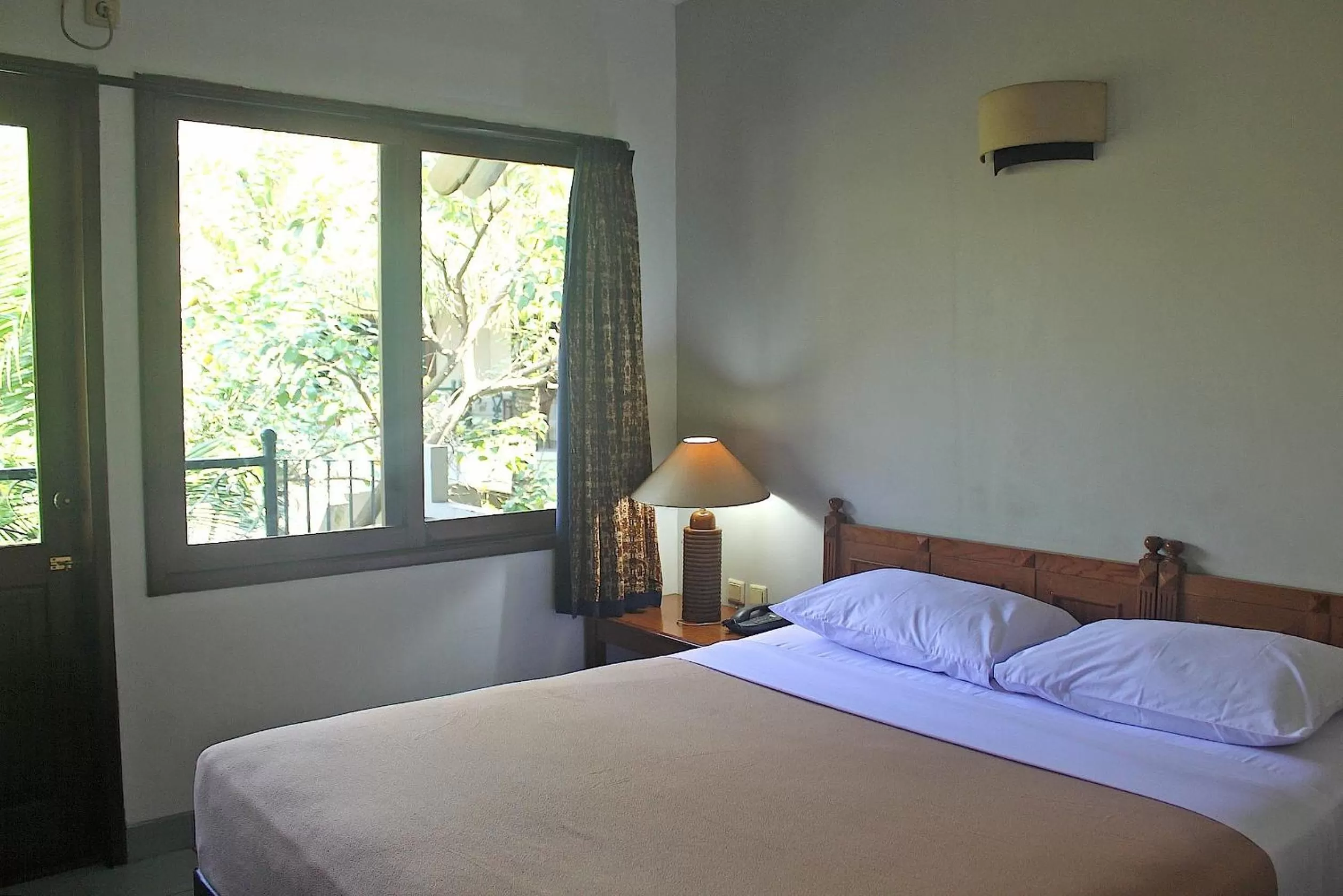 Bedroom, Bed in Hotel Winotosastro Garden