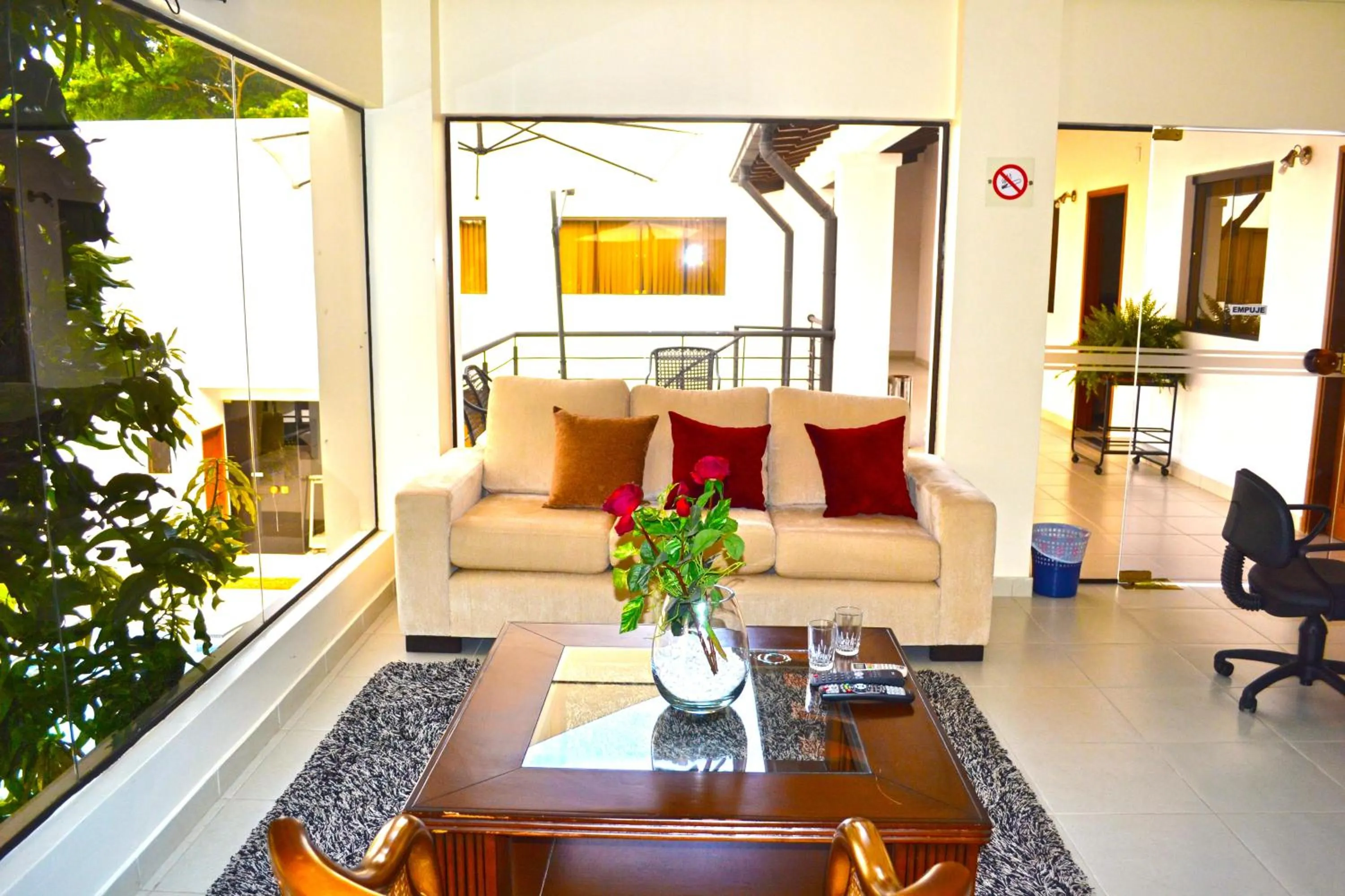 Communal lounge/ TV room, Seating Area in Hotel Pantanal Inn