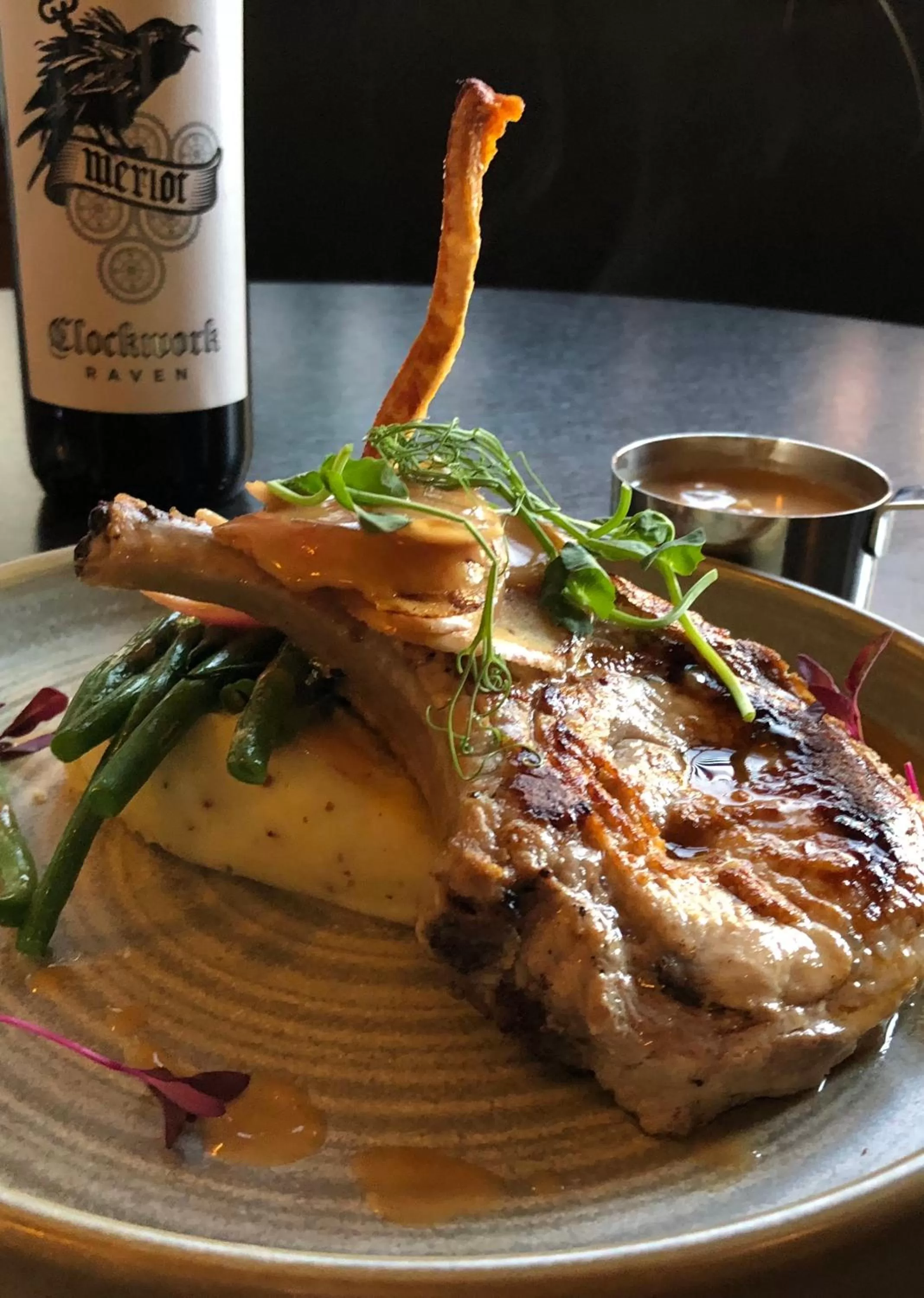 Restaurant/places to eat in Smiths Hotel