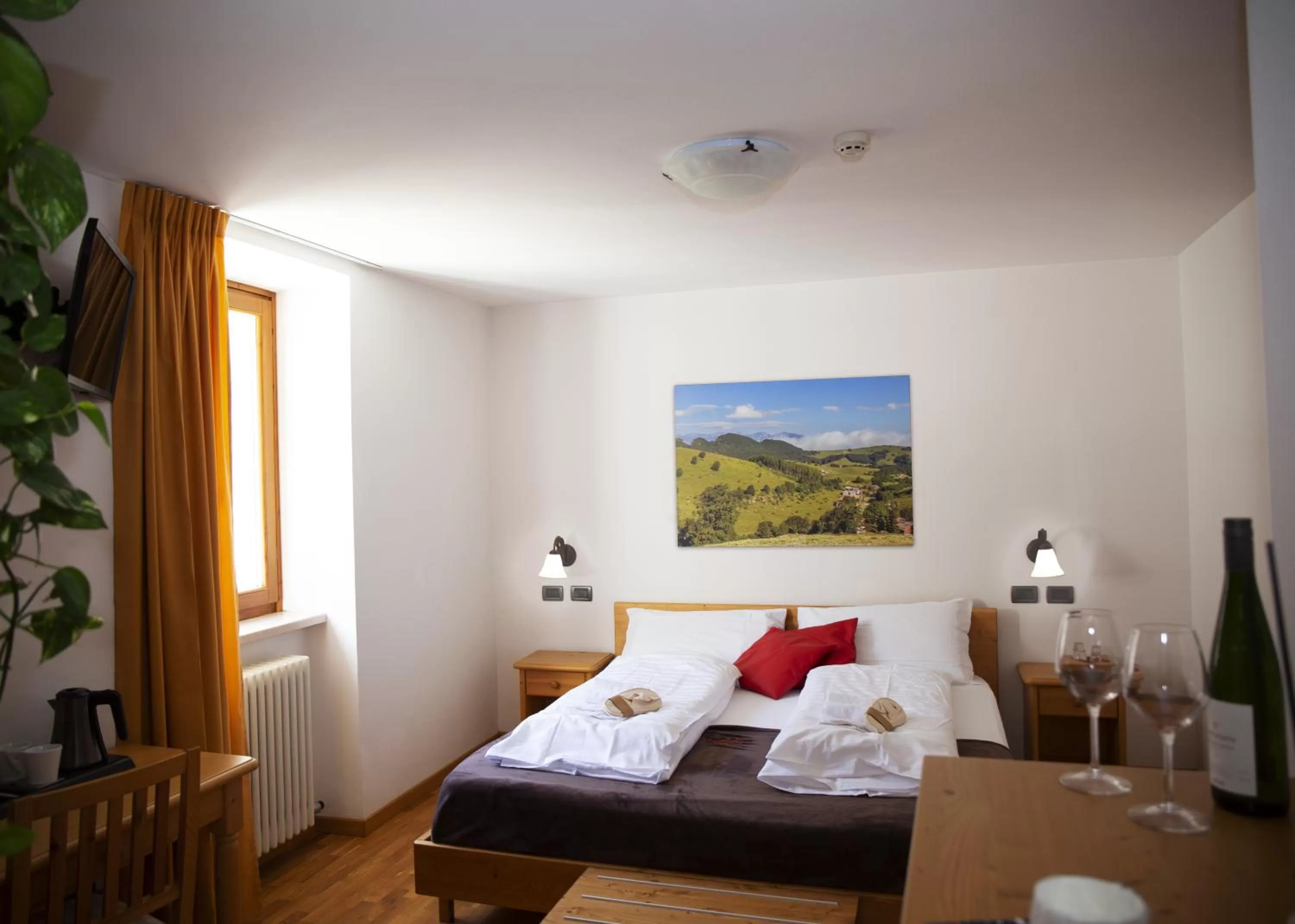 Photo of the whole room, Bed in Locanda Alpina