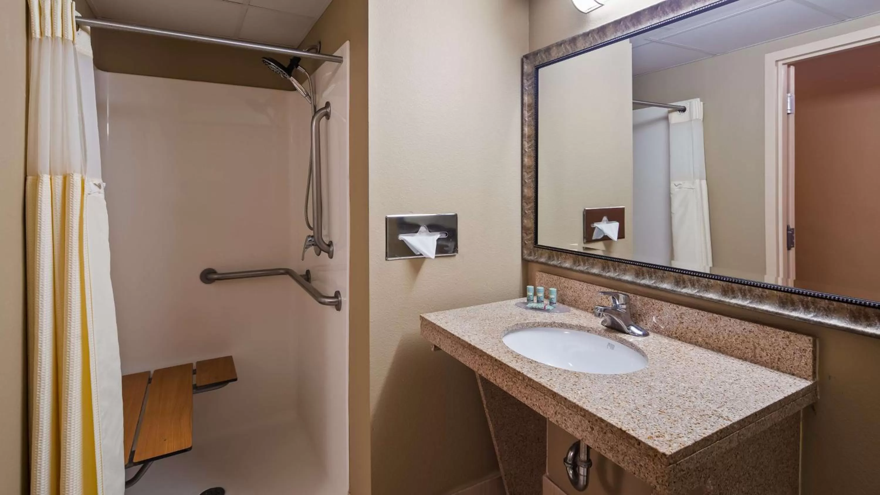 Bathroom in Best Western Crossroads of the Bluffs