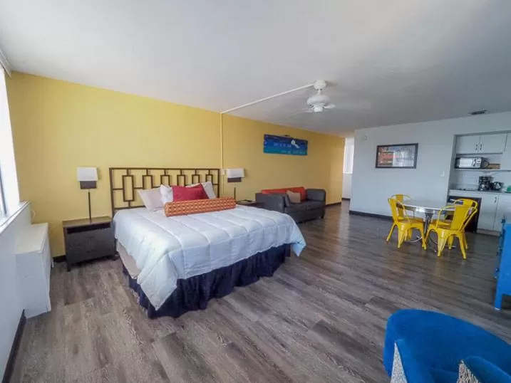 Photo of the whole room in The Sands of Treasure Island