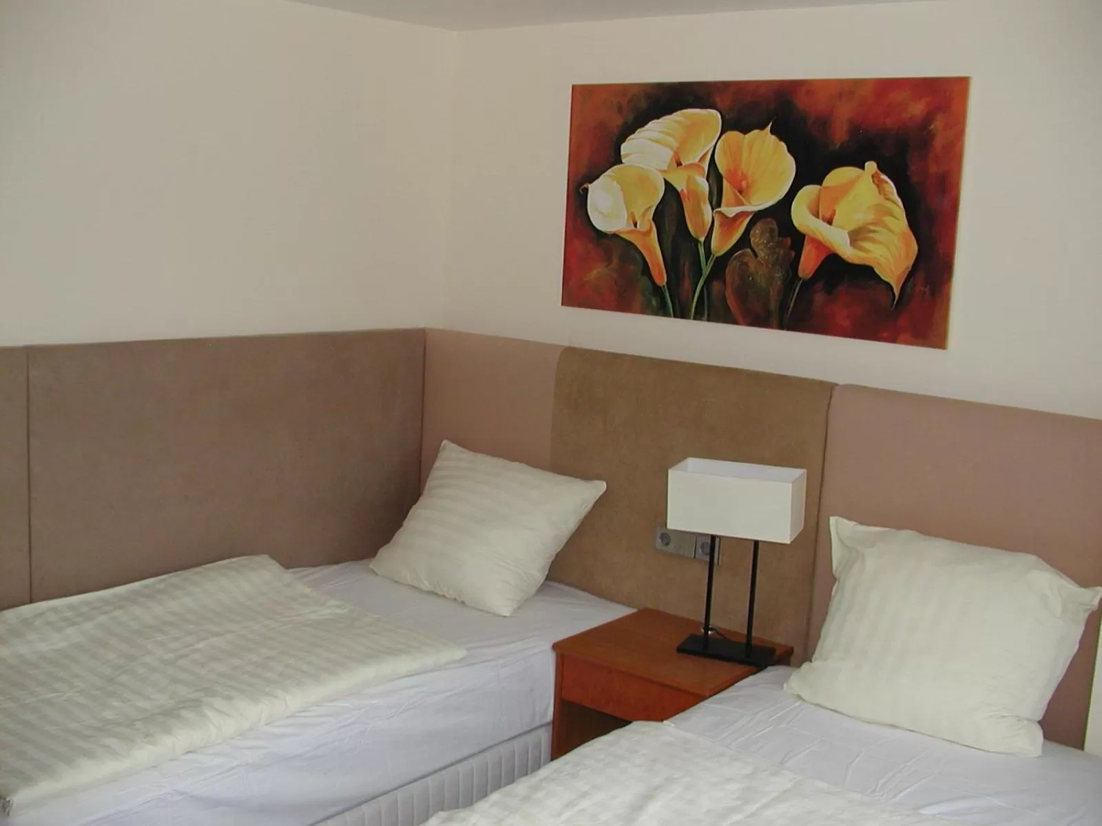 Photo of the whole room, Bed in Motel Monteur