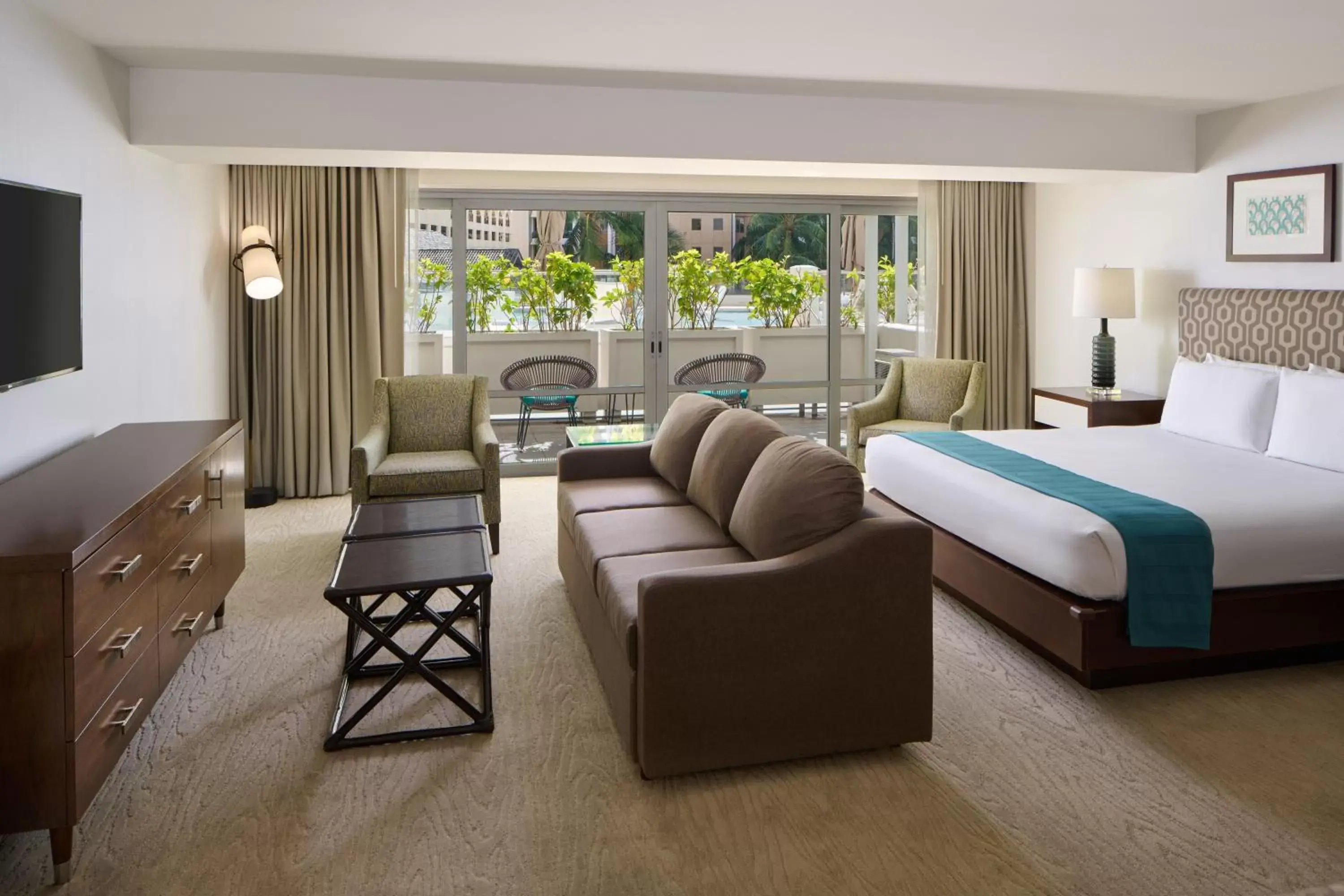 Luxury Junior Suite with Pool View and Kitchen in Ilikai Hotel & Luxury Suites Luxury Junior Suite with Pool View and Kitchen in Ilikai Hotel & Luxury Suites