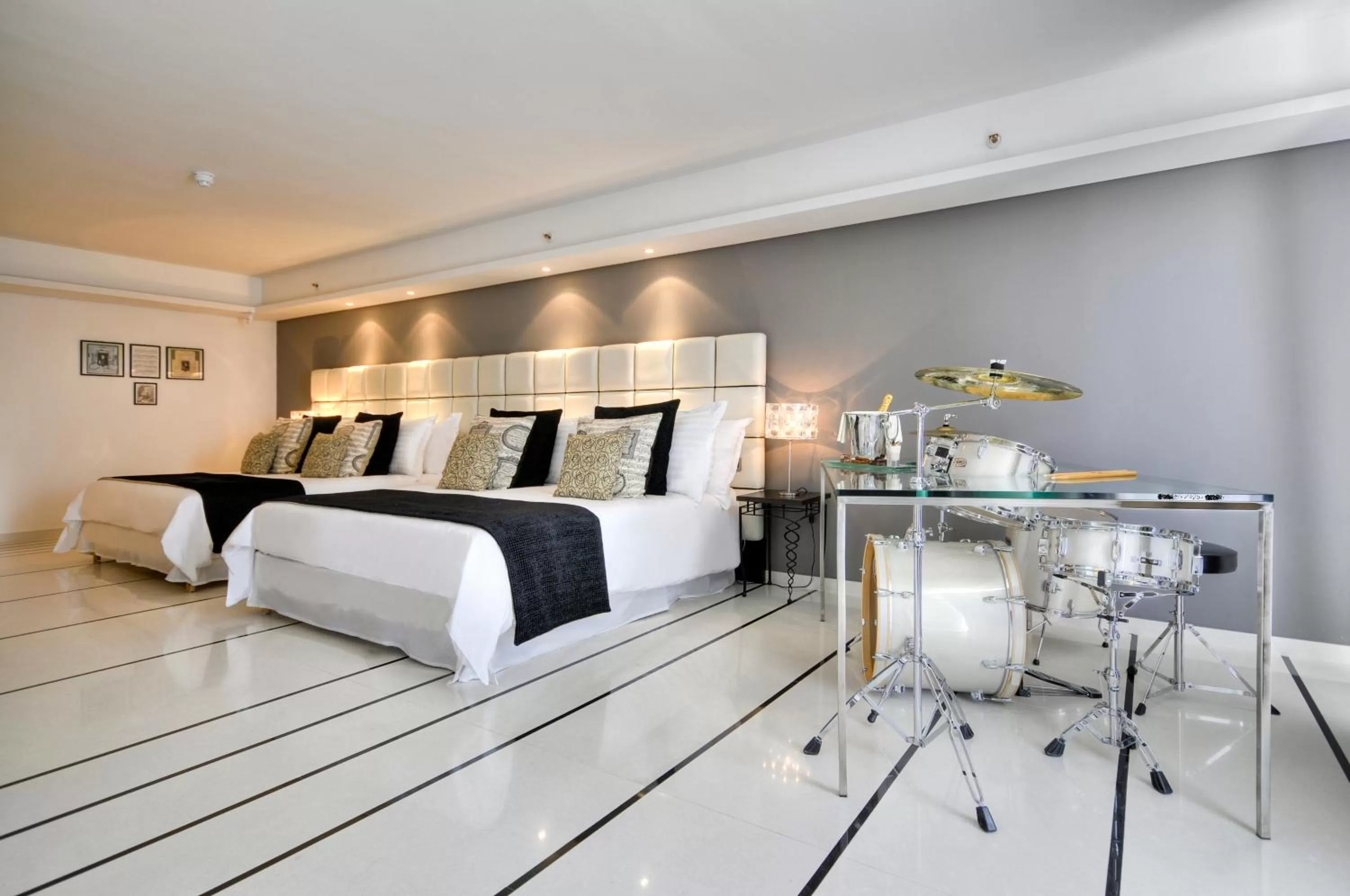 Photo of the whole room, Bed in AX The Palace