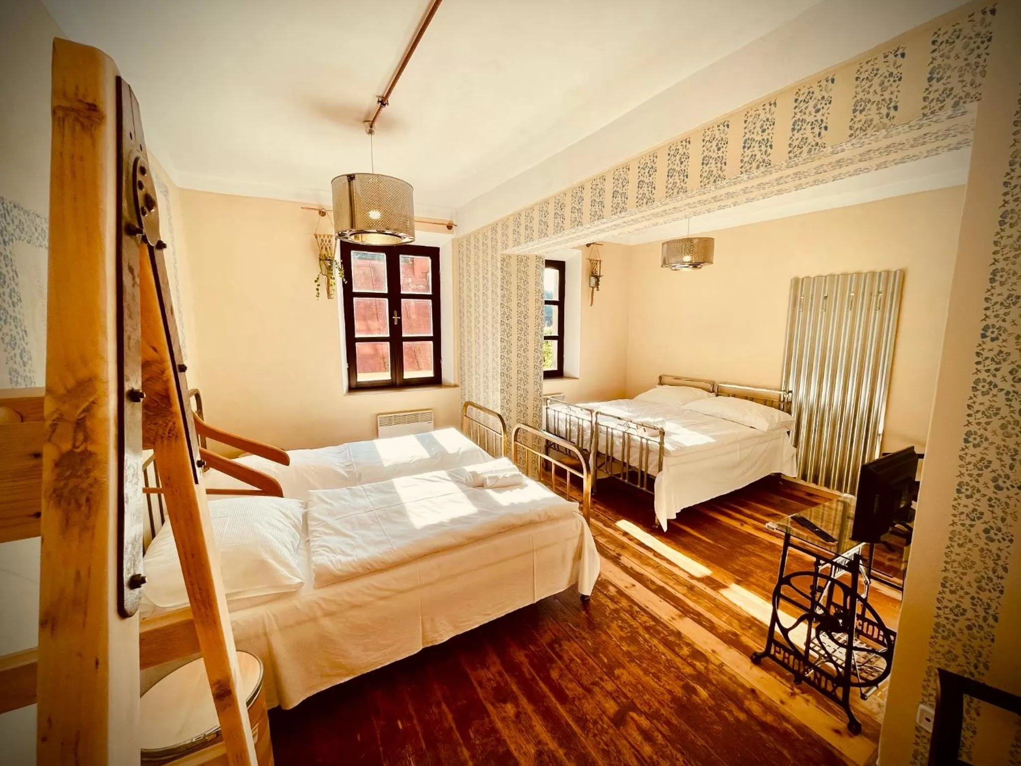 Bed in HARABURDI® Recyclart Hotel