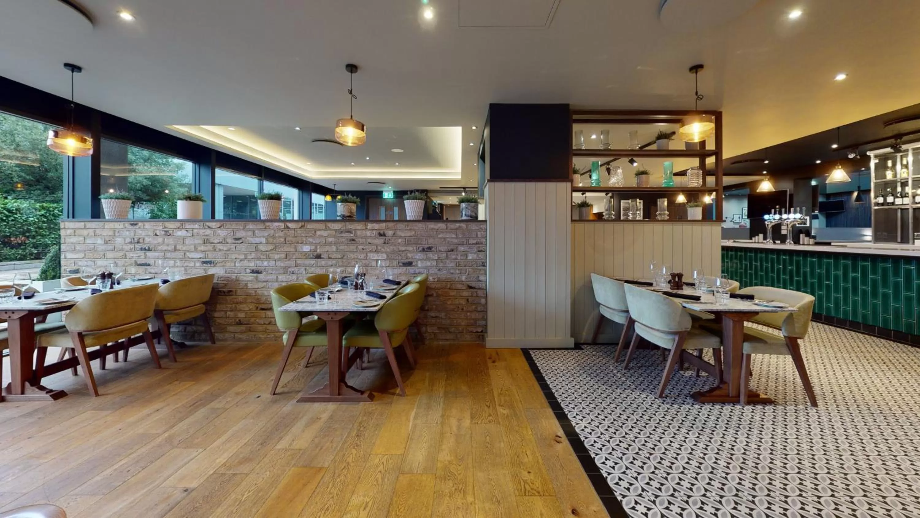 Restaurant/places to eat in Holiday Inn Milton Keynes Central by IHG