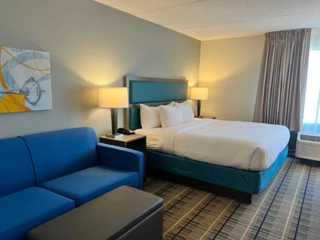 Photo of the whole room, Bed in MainStay Suites Horsham - Philadelphia