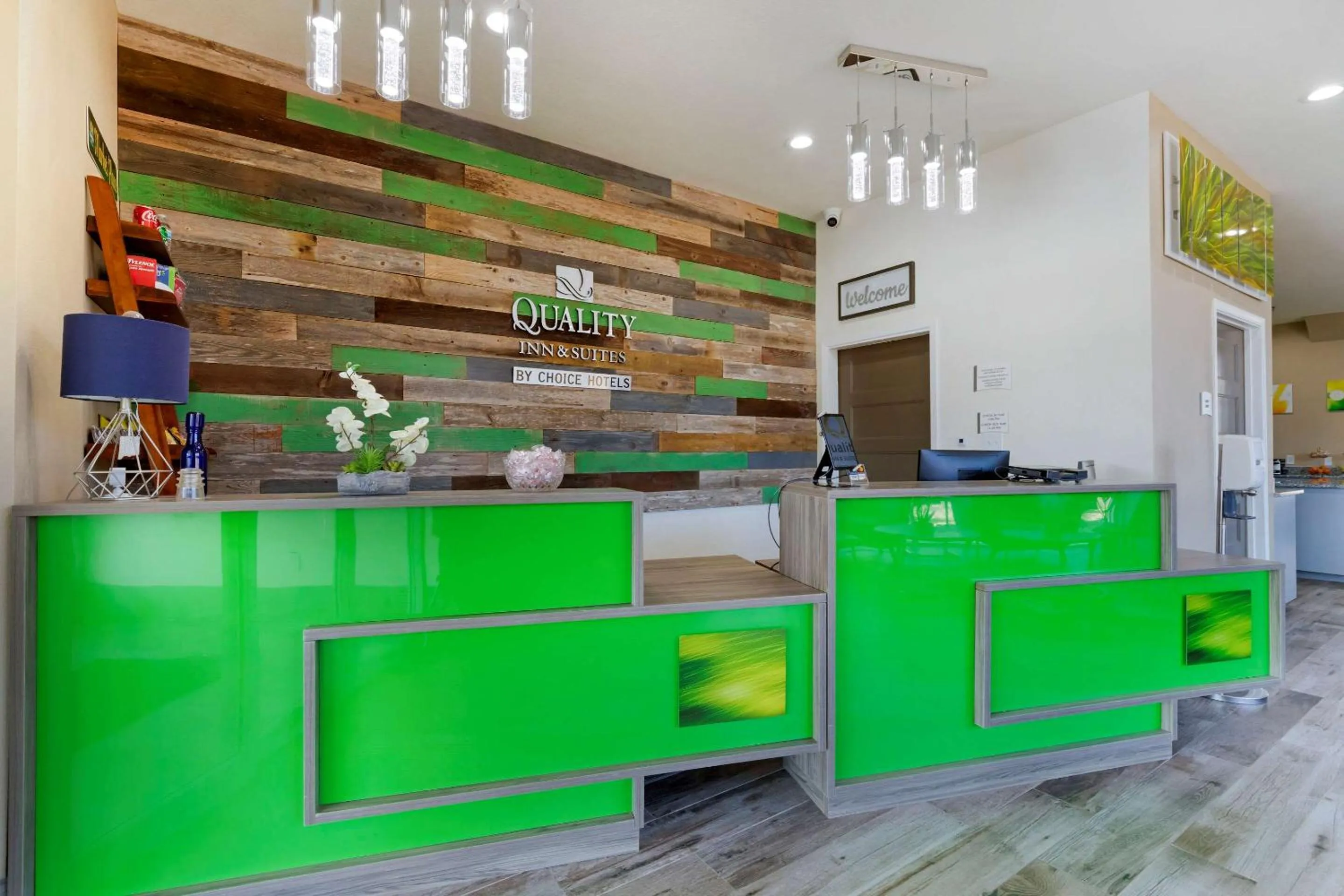 Lobby or reception in Quality Inn & Suites Elgin by Choice Hotels