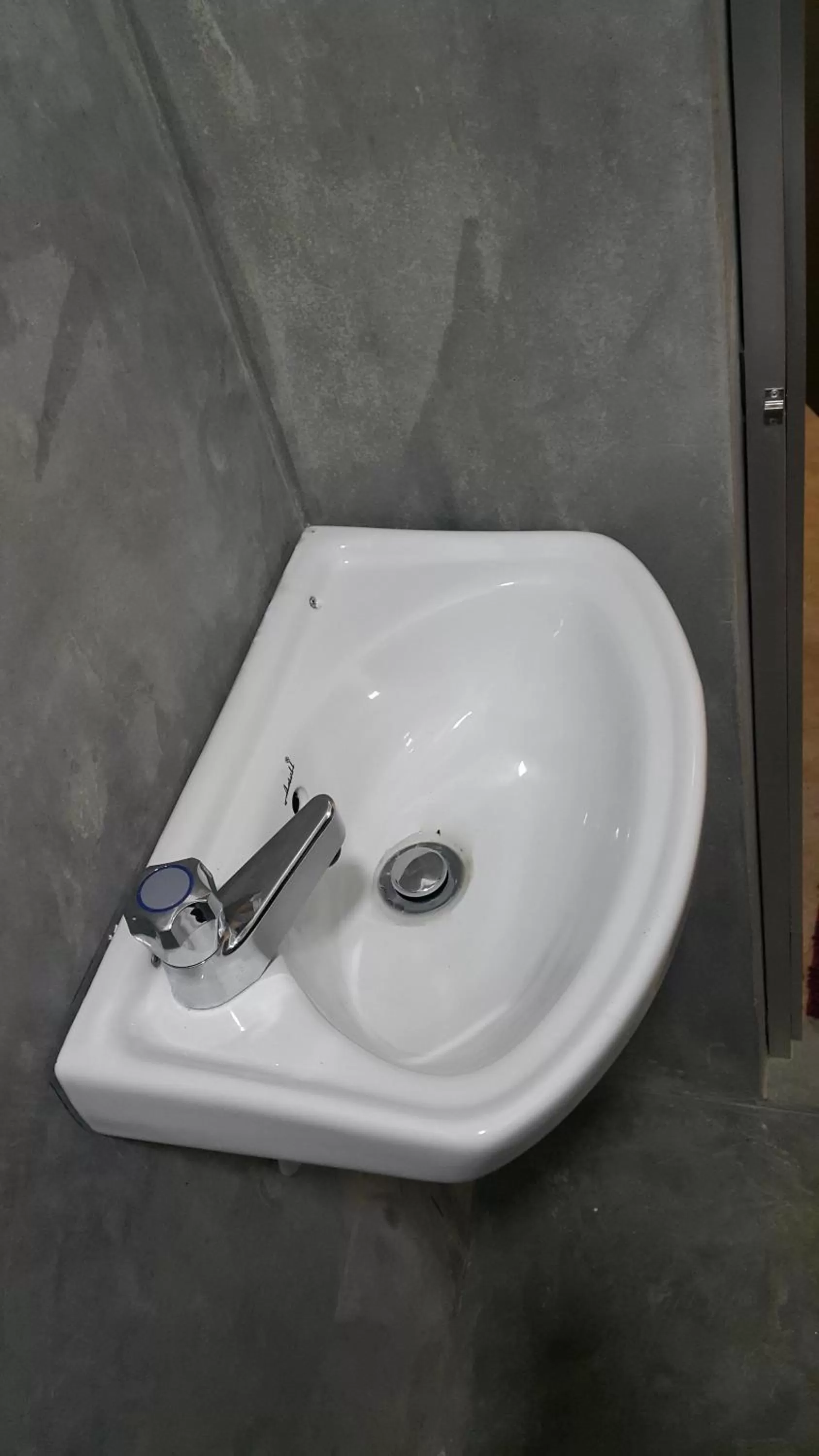 Bathroom in Green Almond Hotel