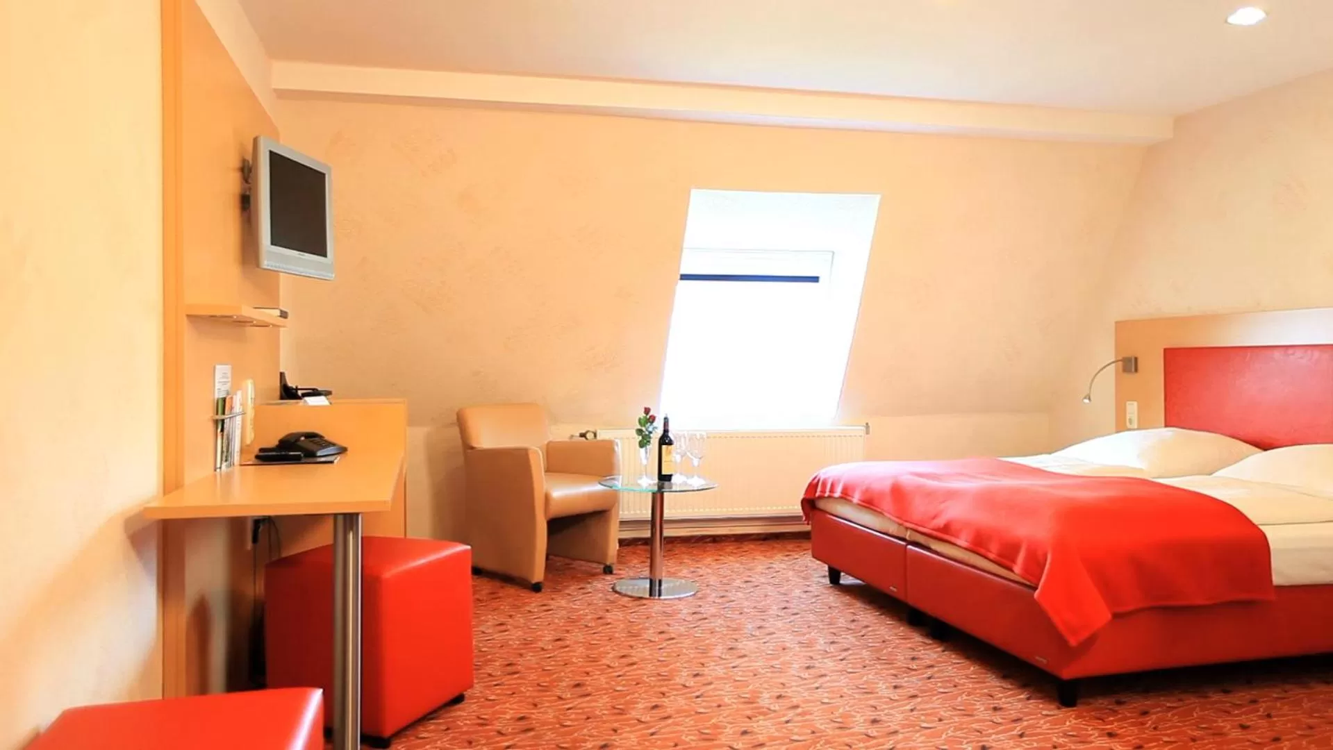 Photo of the whole room, Bed in Adesso Hotel Kassel