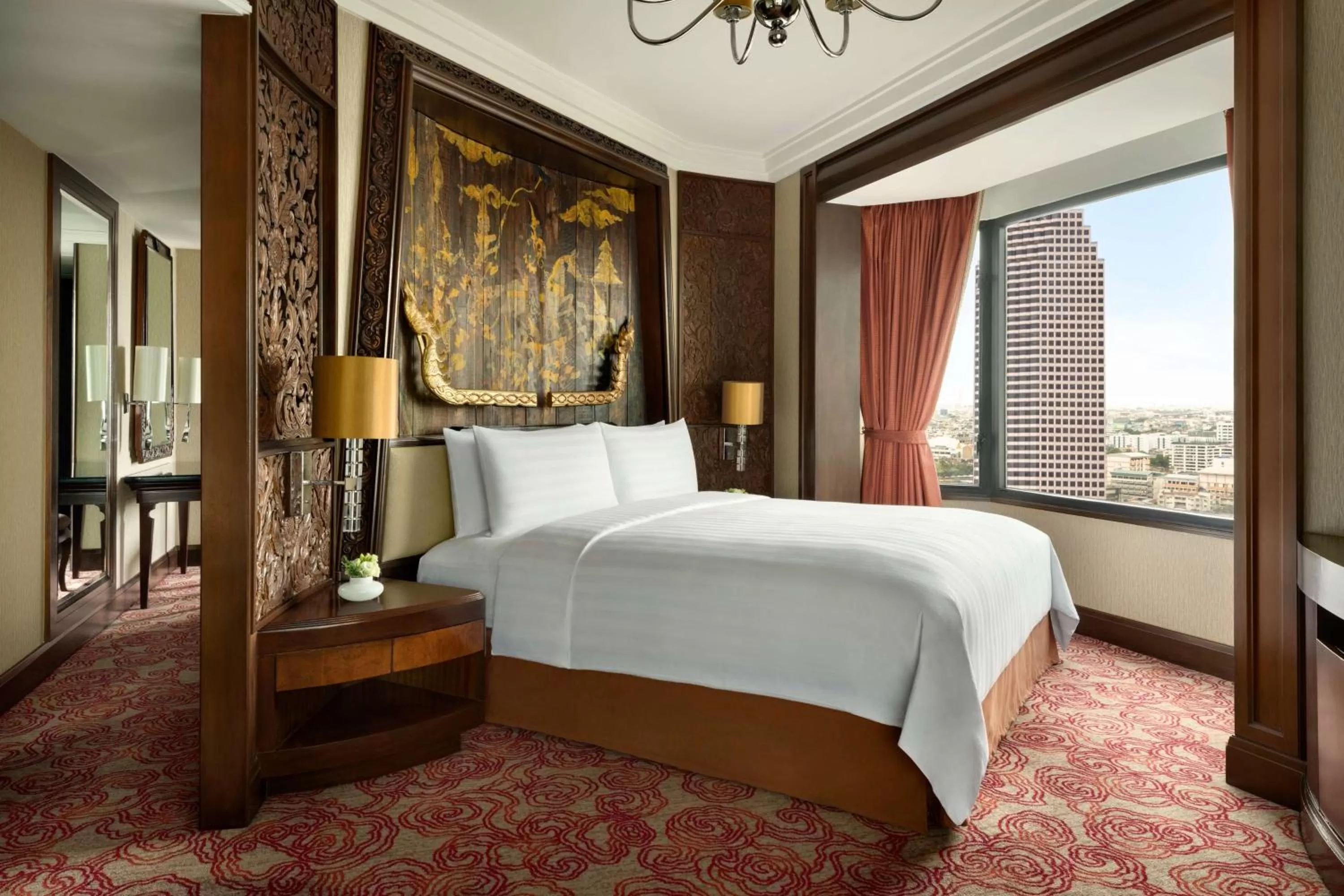Photo of the whole room, Bed in Shangri-La Bangkok