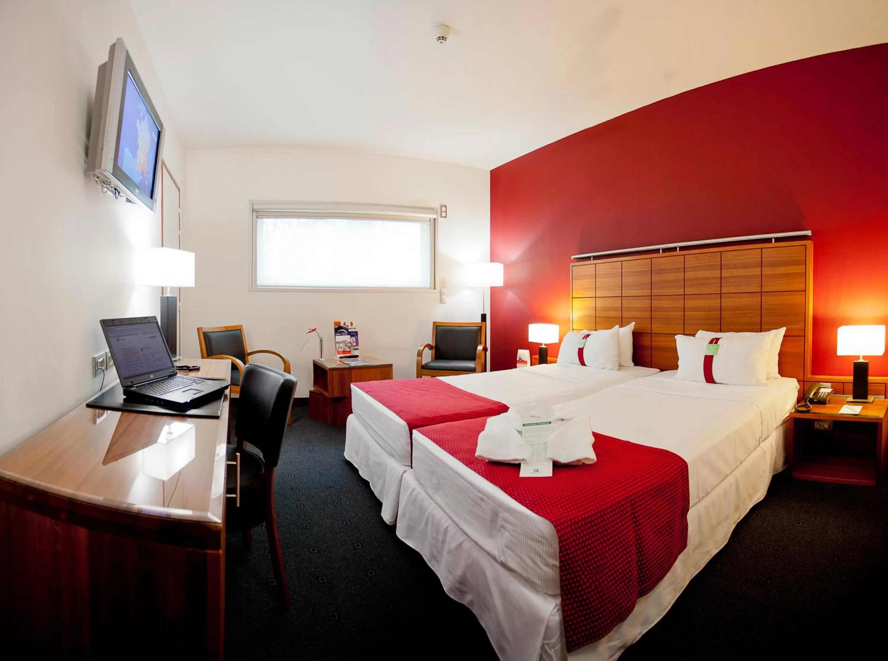 Photo of the whole room, Bed in Holiday Inn Bordeaux Sud - Pessac by IHG