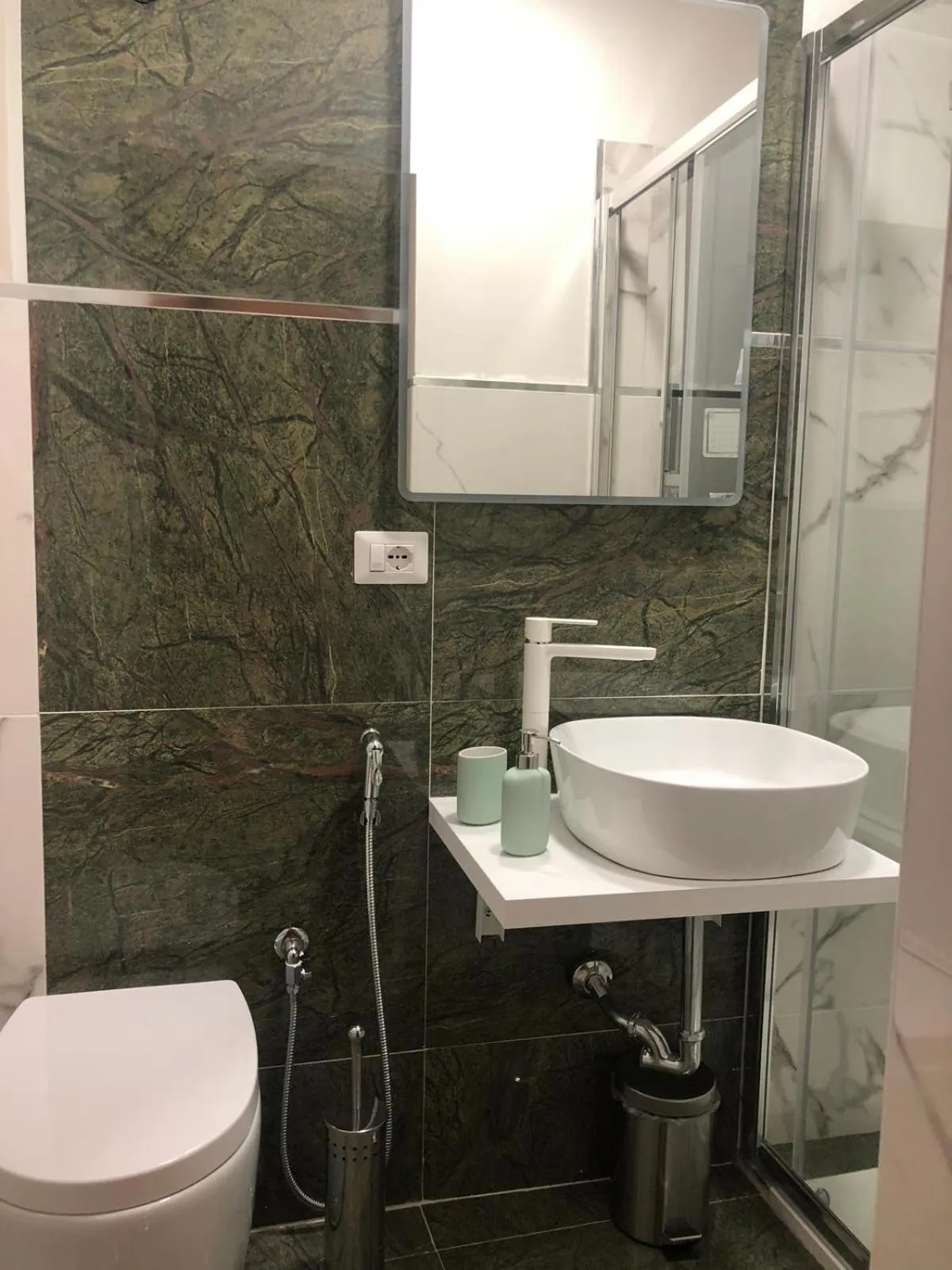 Bathroom in The Place In Rome Guest House