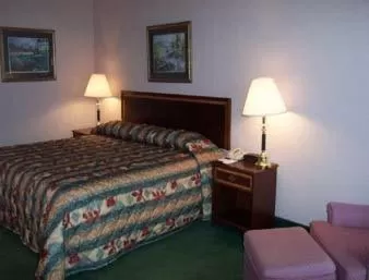Deluxe King Suite in Knights Inn Wabash