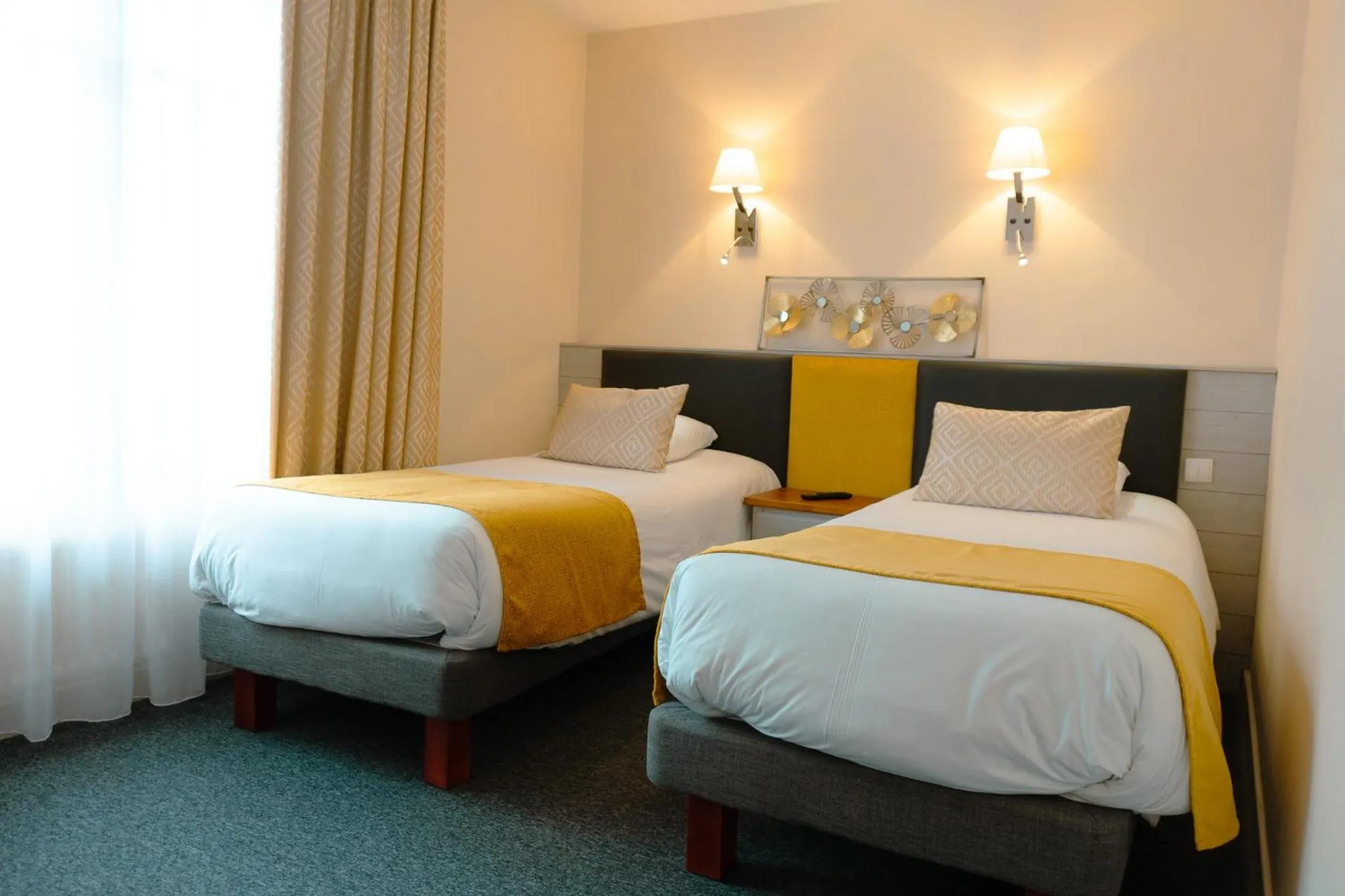 Bedroom, Bed in Hôtel Spa & Restaurant Ô Pervenches