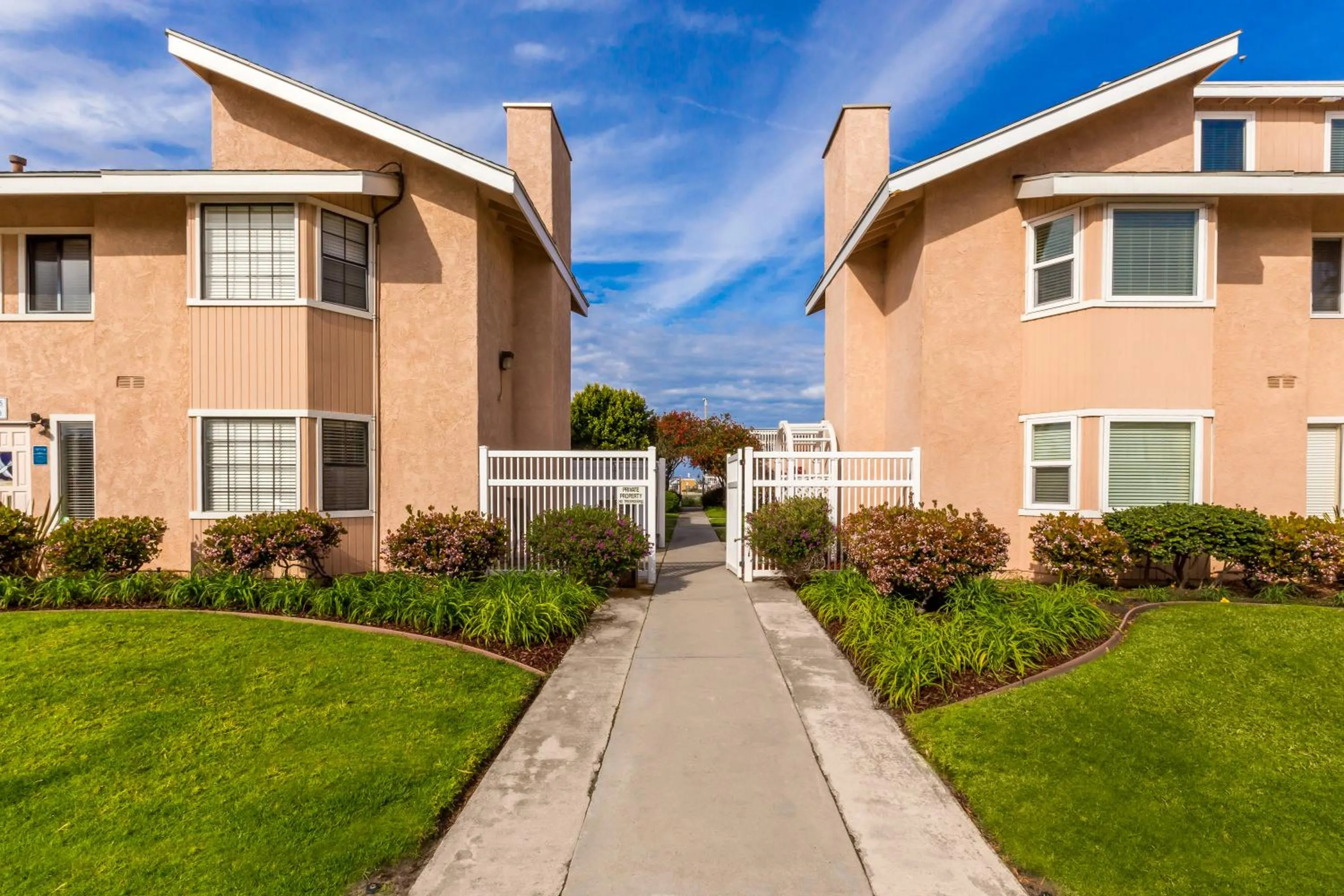 Facade/entrance in Channel Island Shores