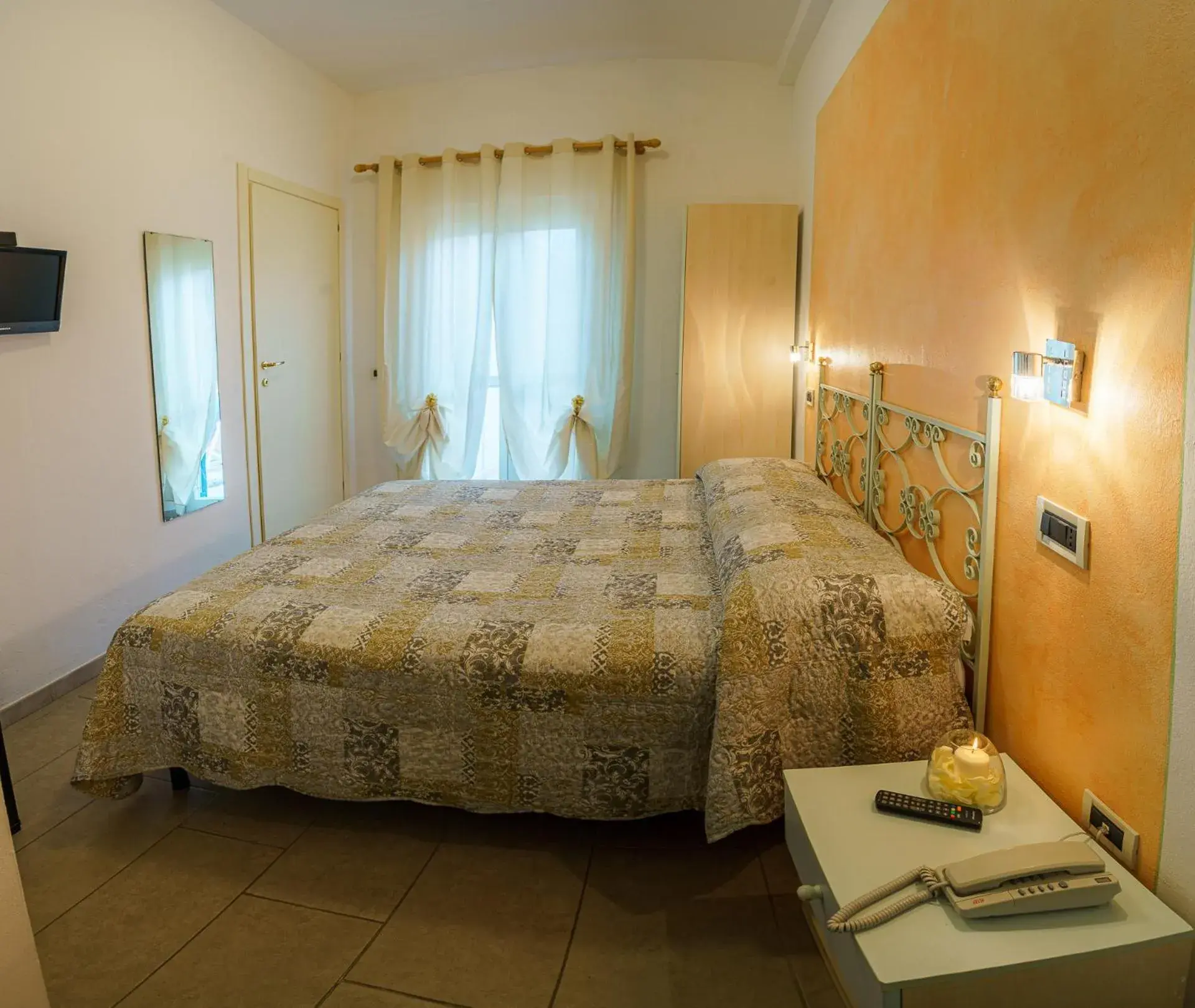 Small Double Room in Albergo La Lampara Small Double Room in Albergo La Lampara
