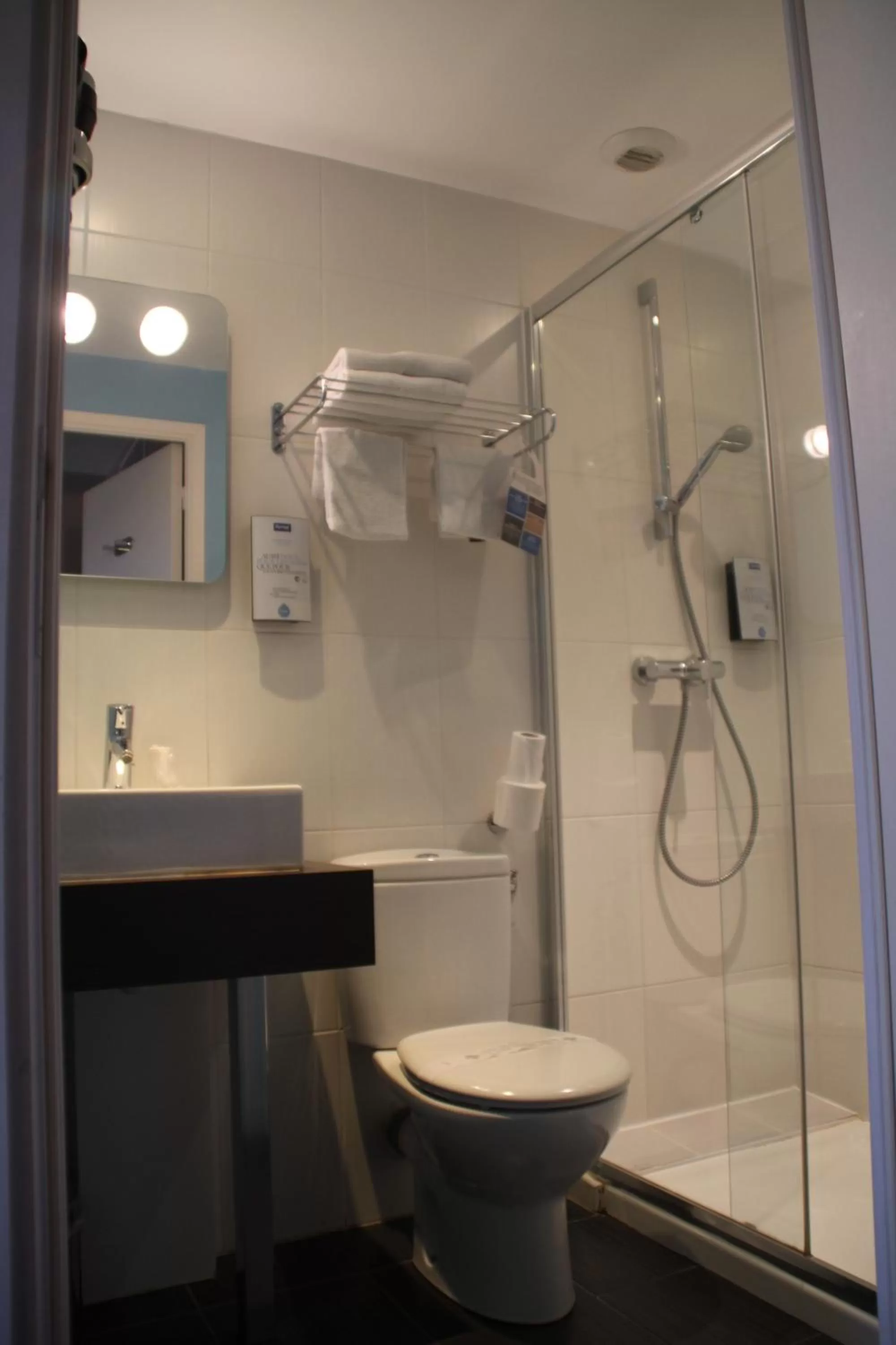 Shower in Kyriad Charleville Mezieres