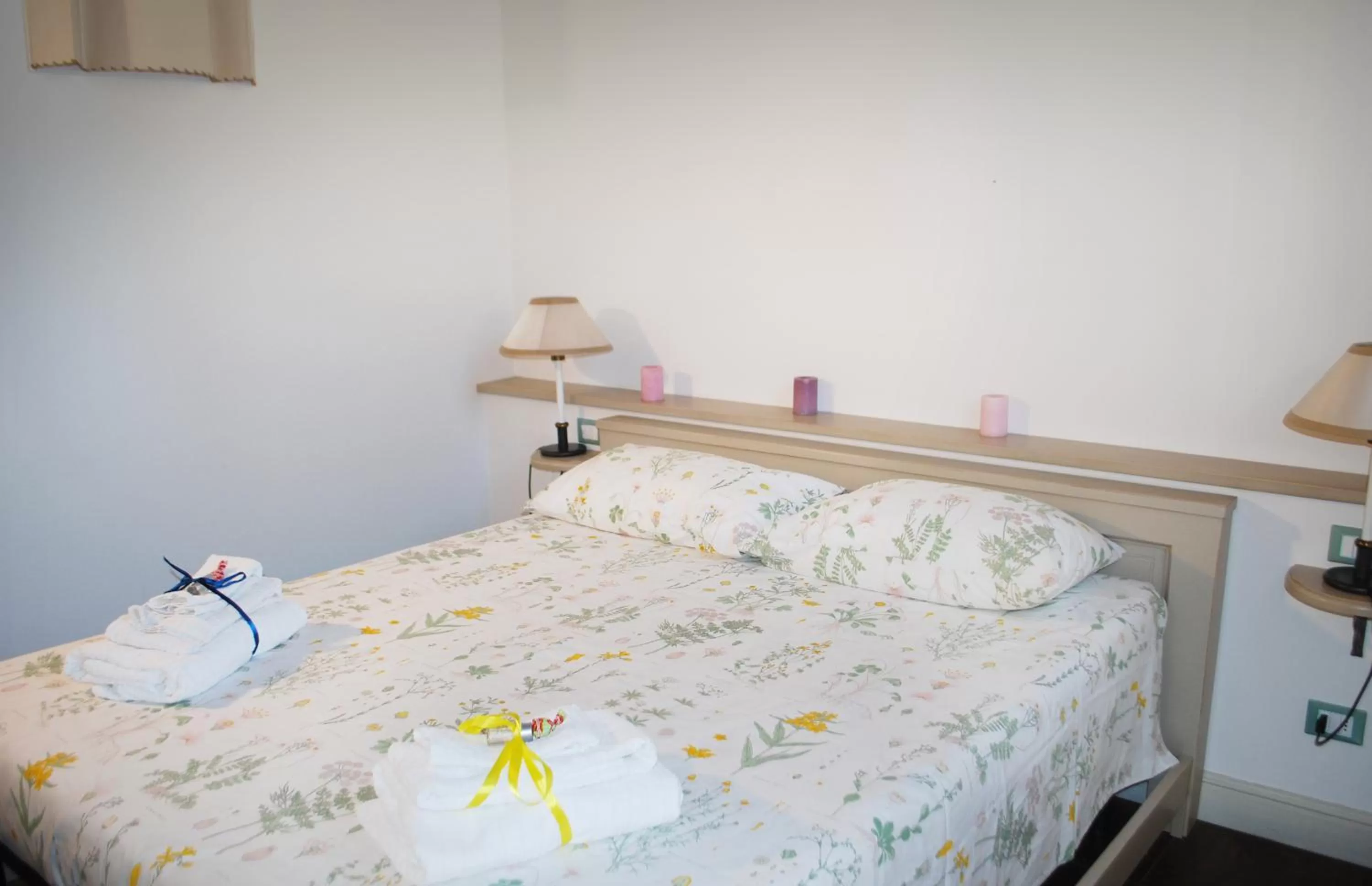 Bedroom, Bed in Armonie di Villa Incontri B&B