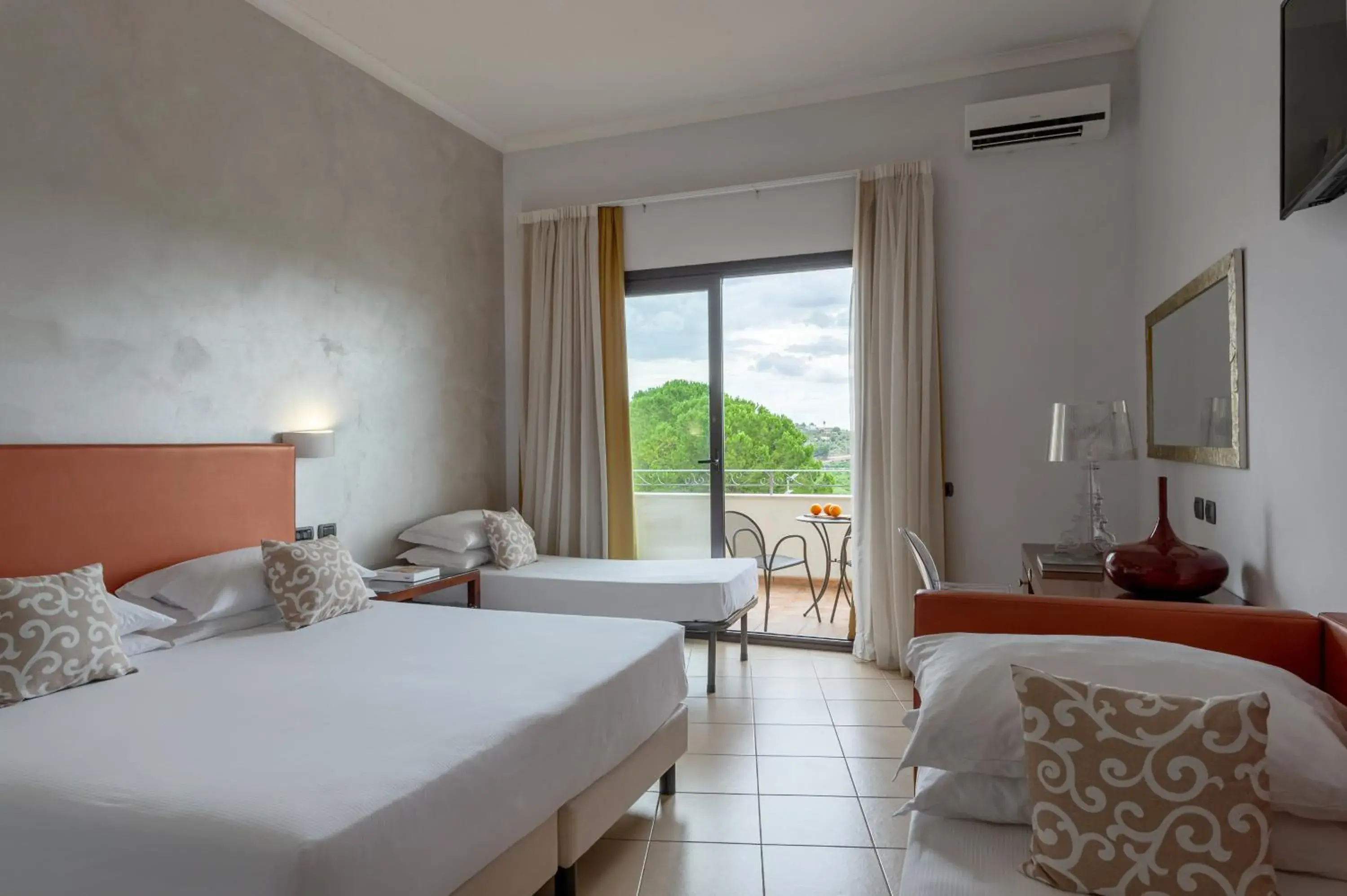 Deluxe Family Room in Grand Hotel Sofia Deluxe Family Room in Grand Hotel Sofia