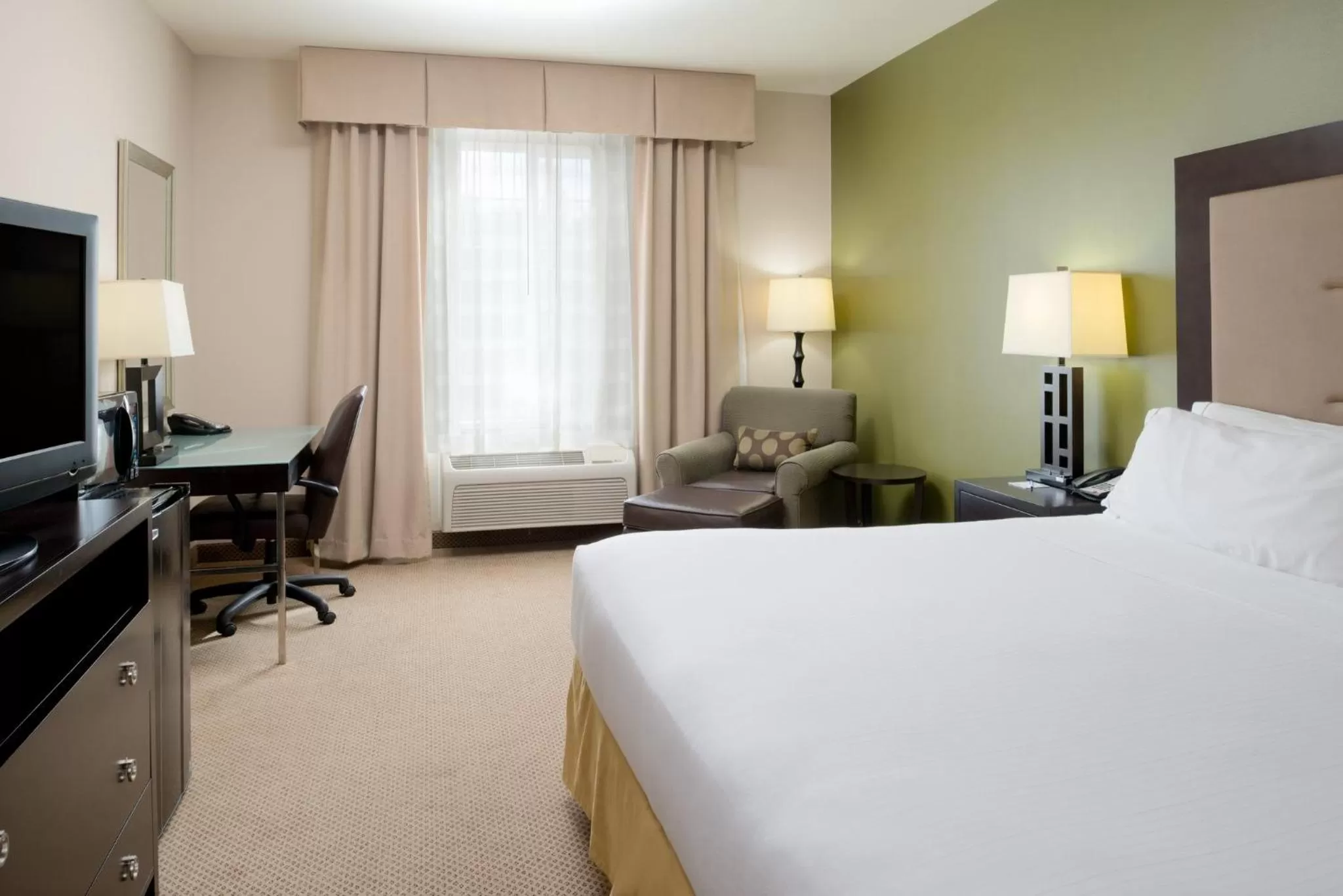 Photo of the whole room, Bed in Holiday Inn Express Hotel & Suites North Sequim by IHG