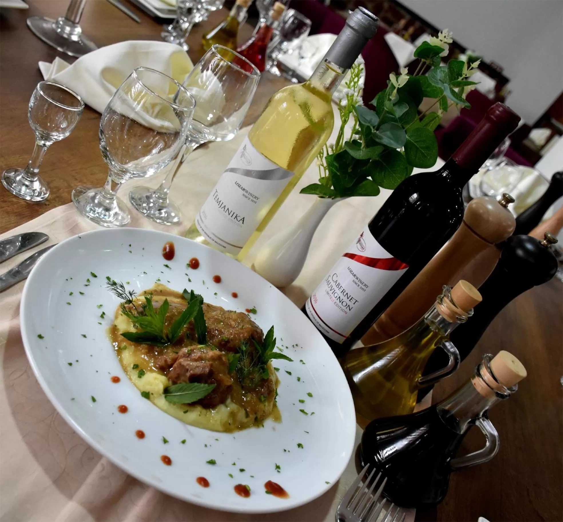 Hotel and winery LOZAR