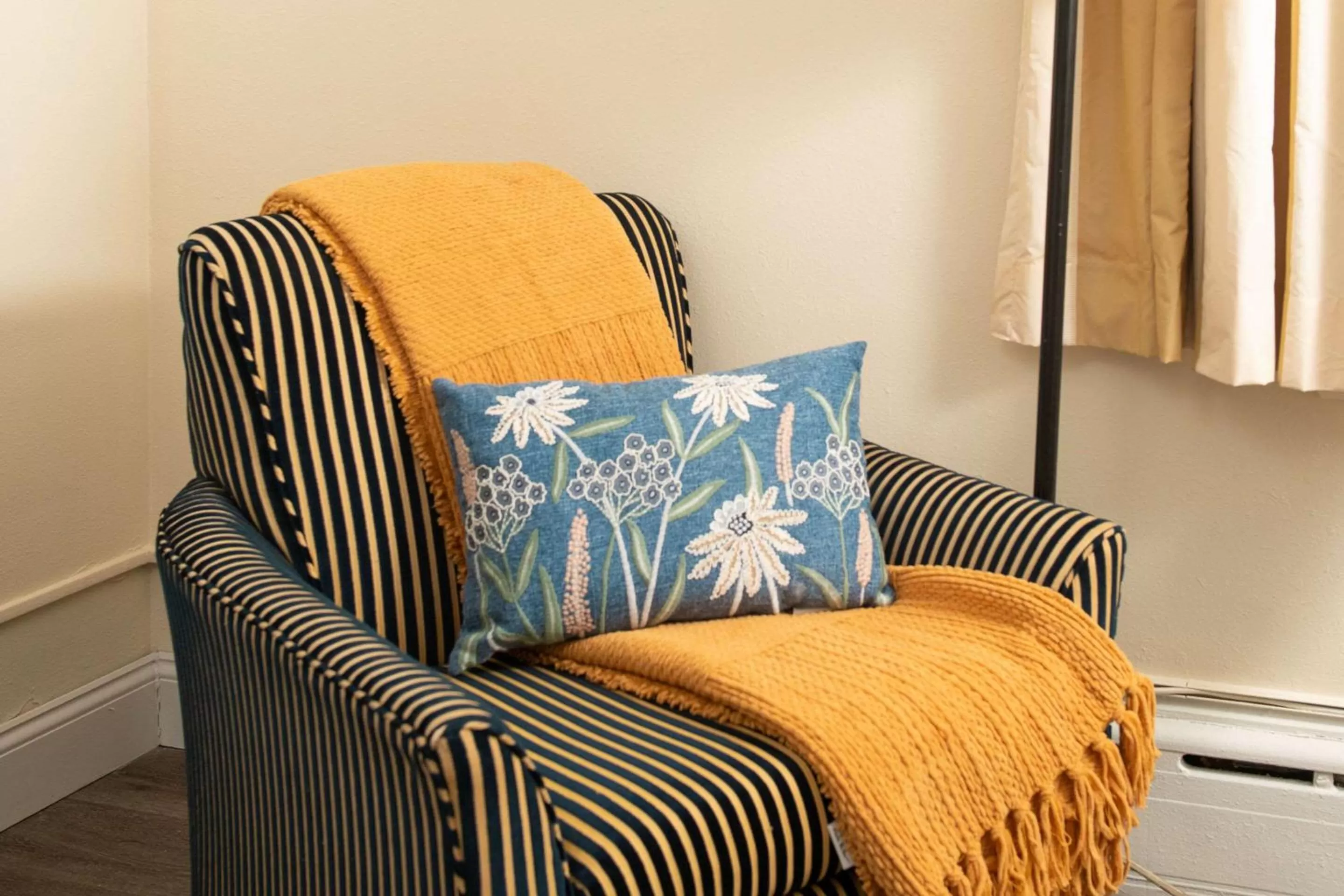 Bedroom in Rodeway Inn Middletown - Newport