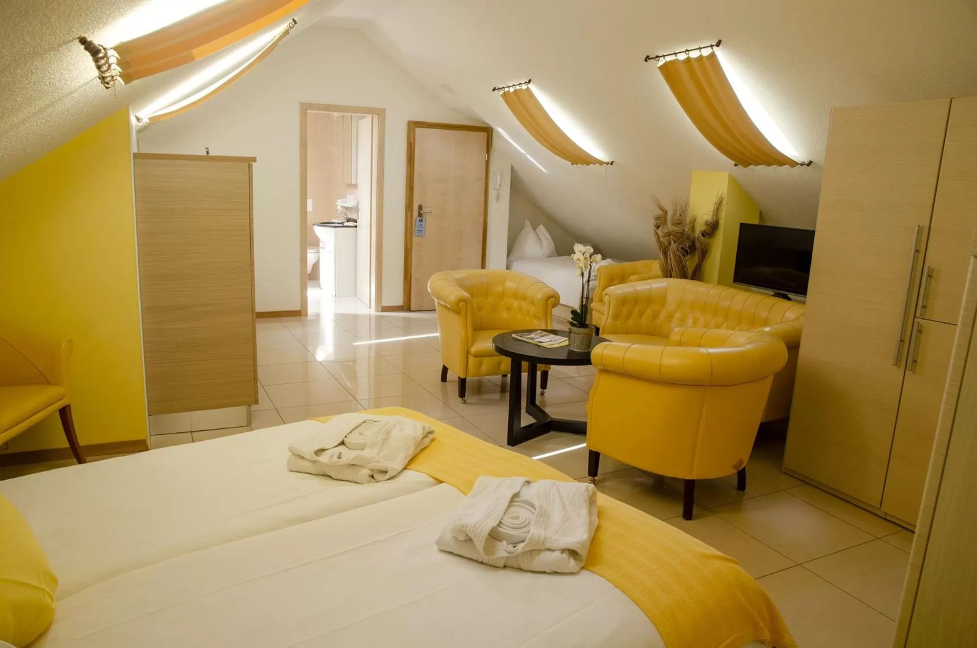 TV and multimedia, Bed in Hotel du Faucon