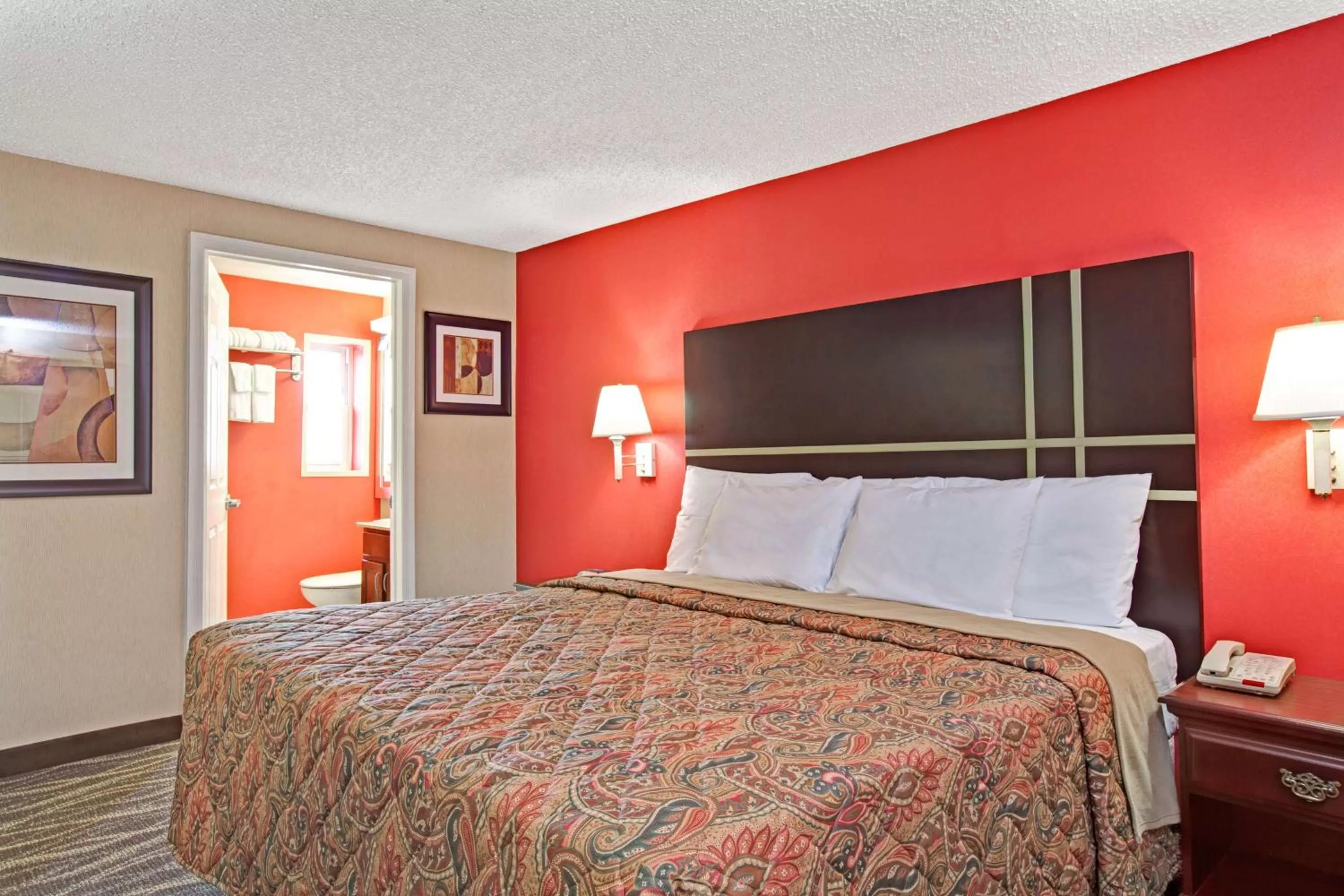 King Room - Non-Smoking in Days Inn by Wyndham Ridgefield NJ