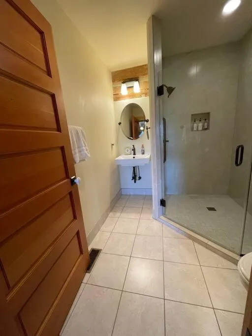 Queen Room in Silver Lake Bed and Breakfast