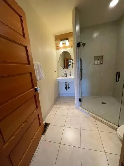 Queen Room in Silver Lake Bed and Breakfast Queen Room in Silver Lake Bed and Breakfast