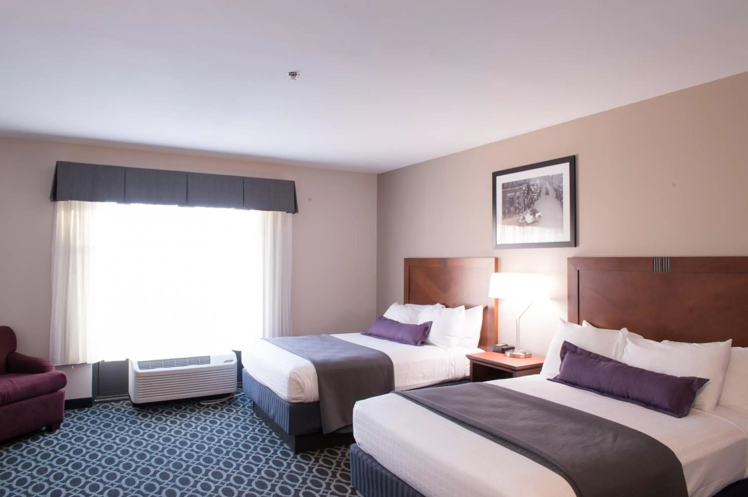 Queen Suite with Two Queen Beds in Bluemont Hotel Queen Suite with Two Queen Beds in Bluemont Hotel