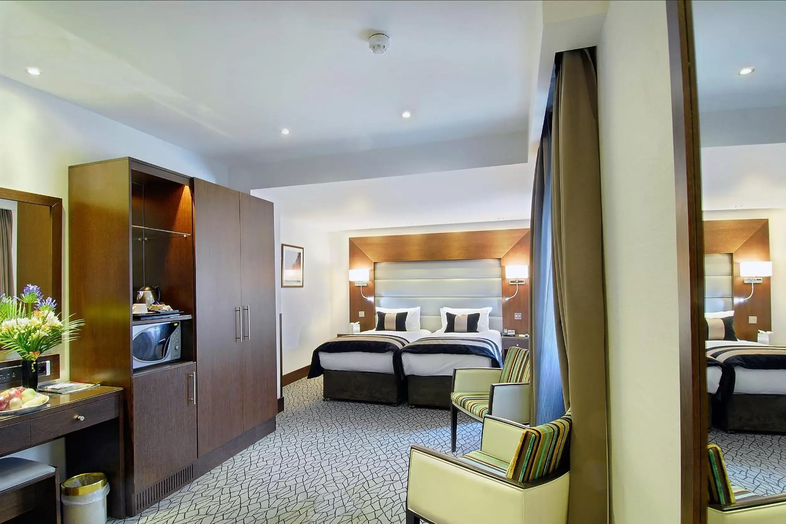 Club Twin Room in Park Grand London Kensington Club Twin Room in Park Grand London Kensington