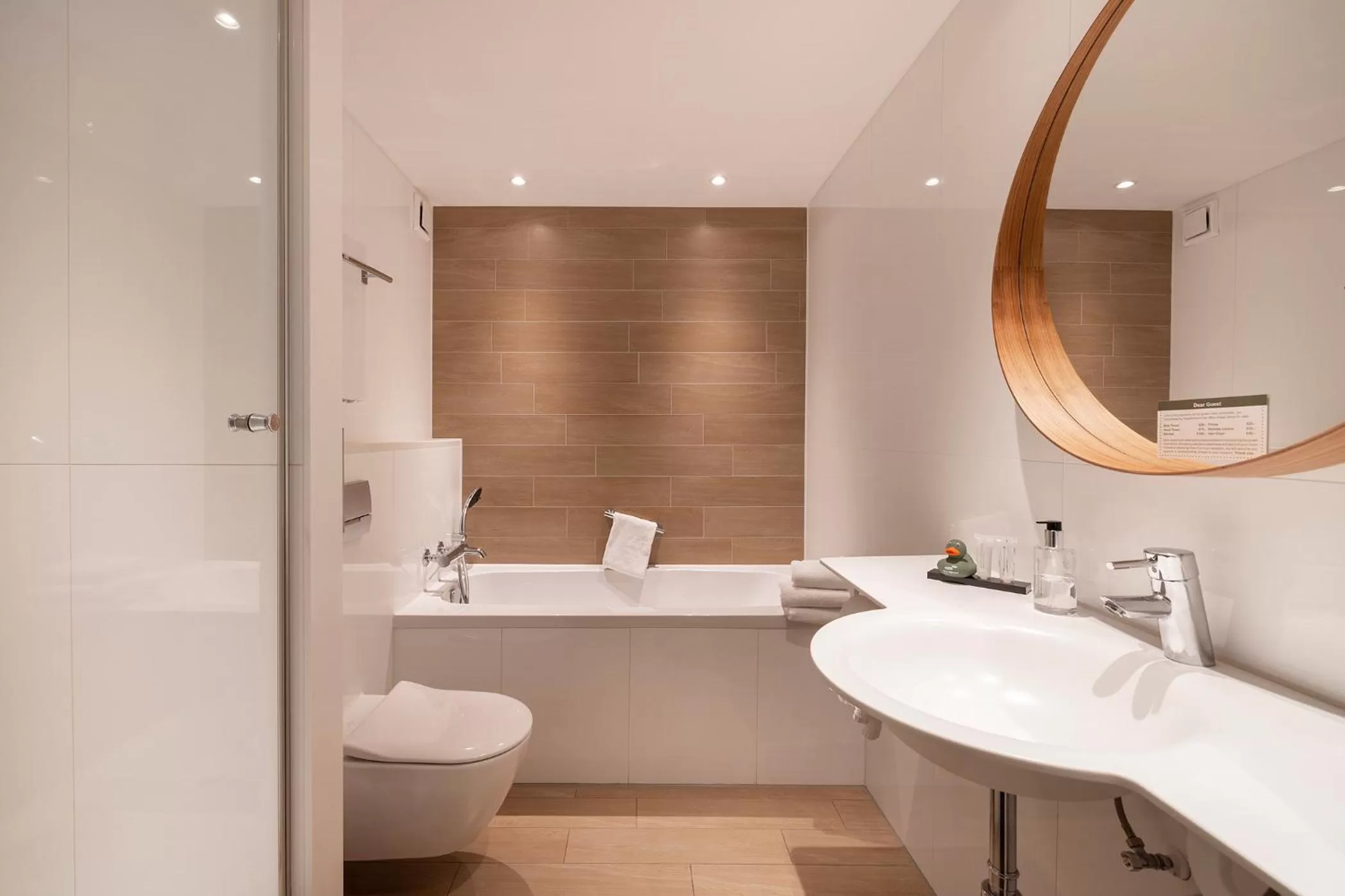 Shower in Hotel Mitland