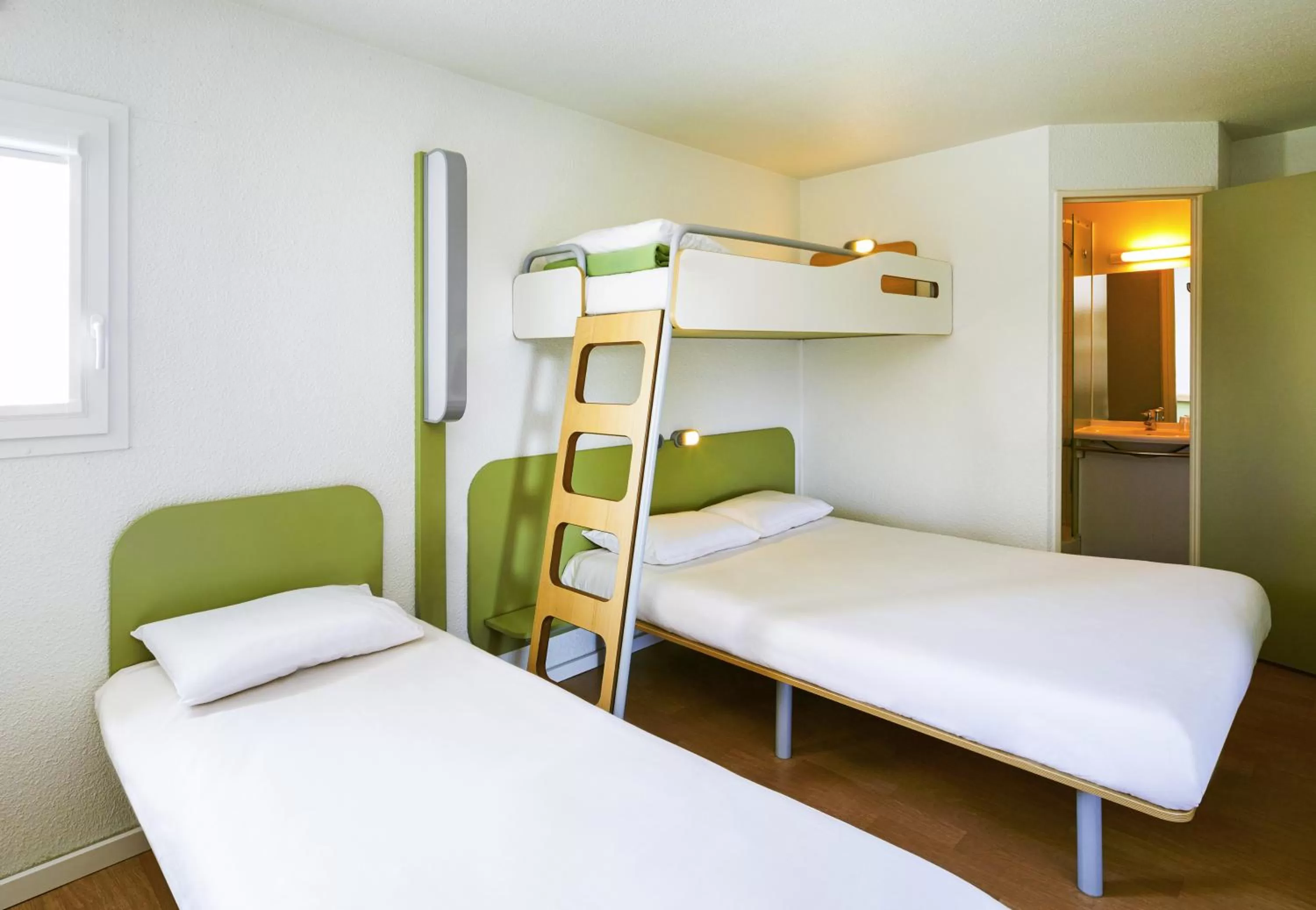 Bedroom, Bed in ibis budget Chartres
