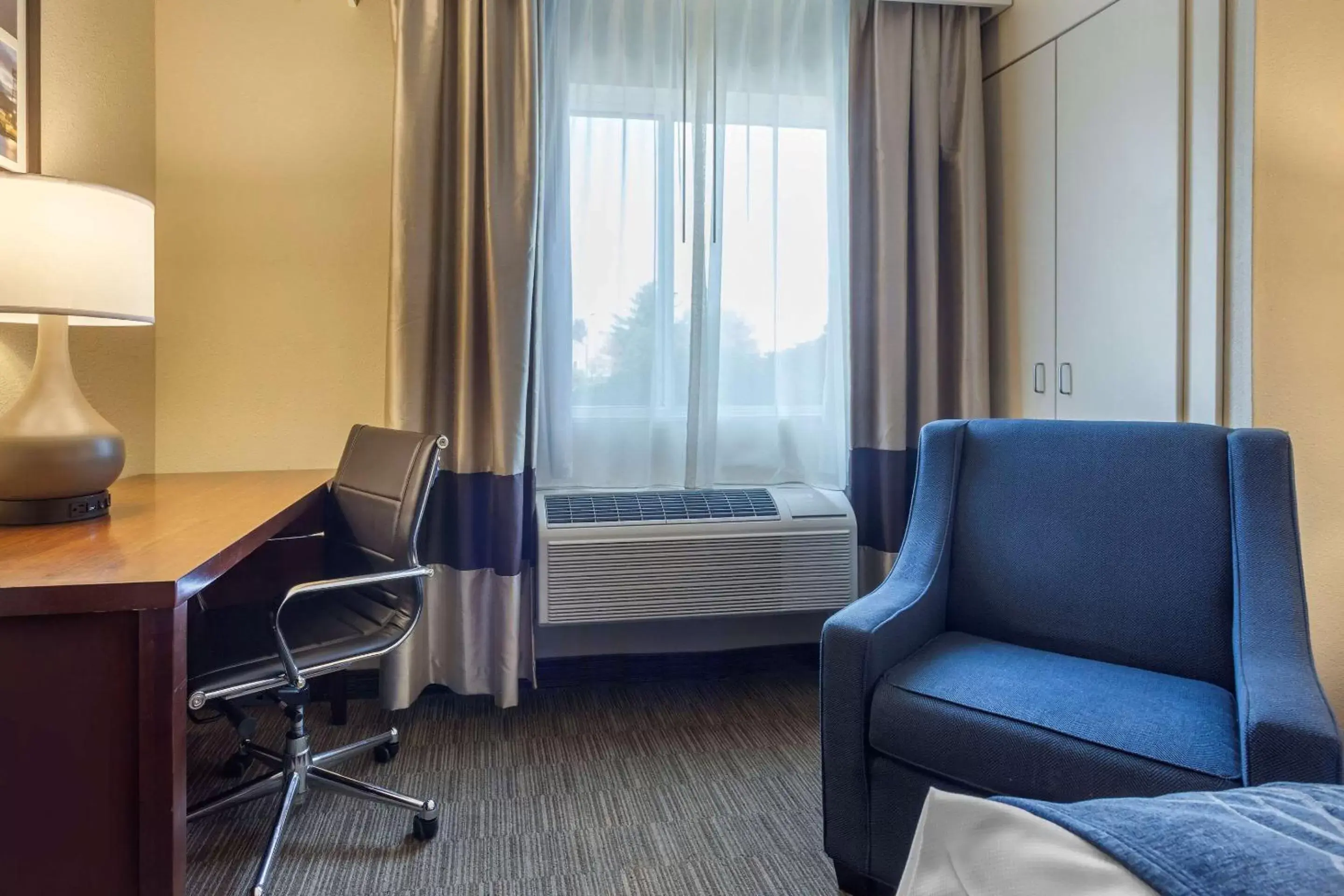 Queen Room - Accessible/Non-Smoking in Comfort Inn Rockford near Casino District Queen Room - Accessible/Non-Smoking in Comfort Inn Rockford near Casino District