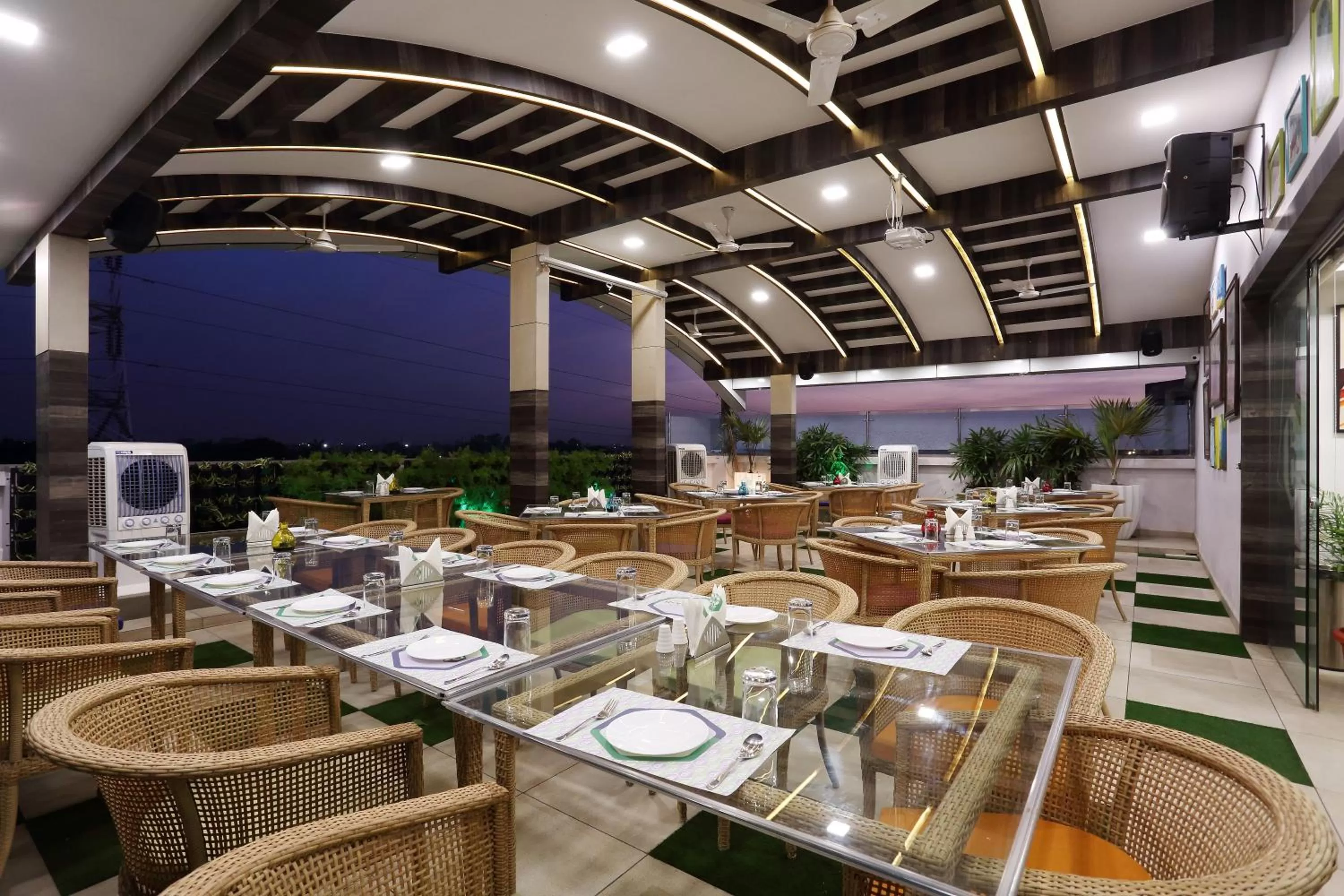Restaurant/places to eat in Treebo Daksh Residency