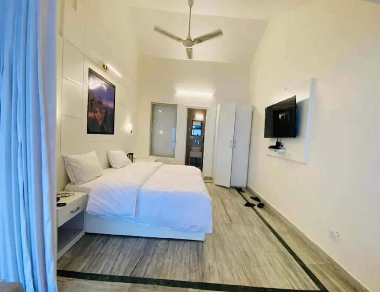 Bedroom, Bed in Hotel Diamond, Mussoorie